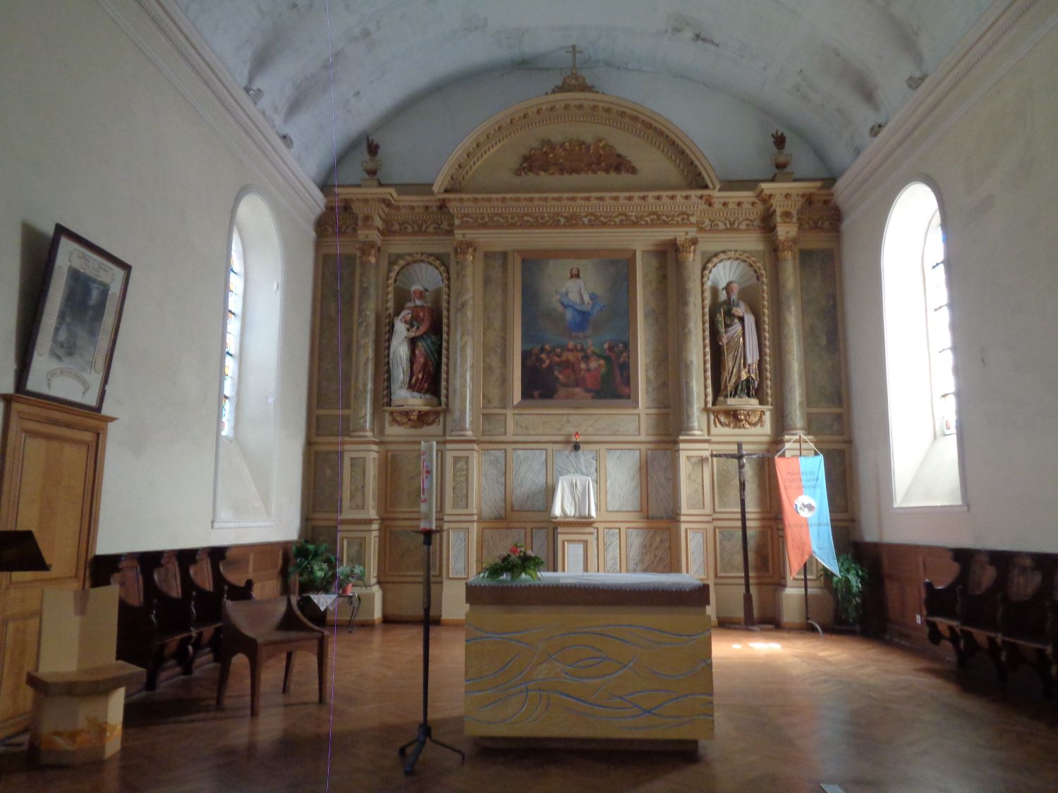 La Ville és Nonais ch Notre Dame et Sainte Anne altar aug24