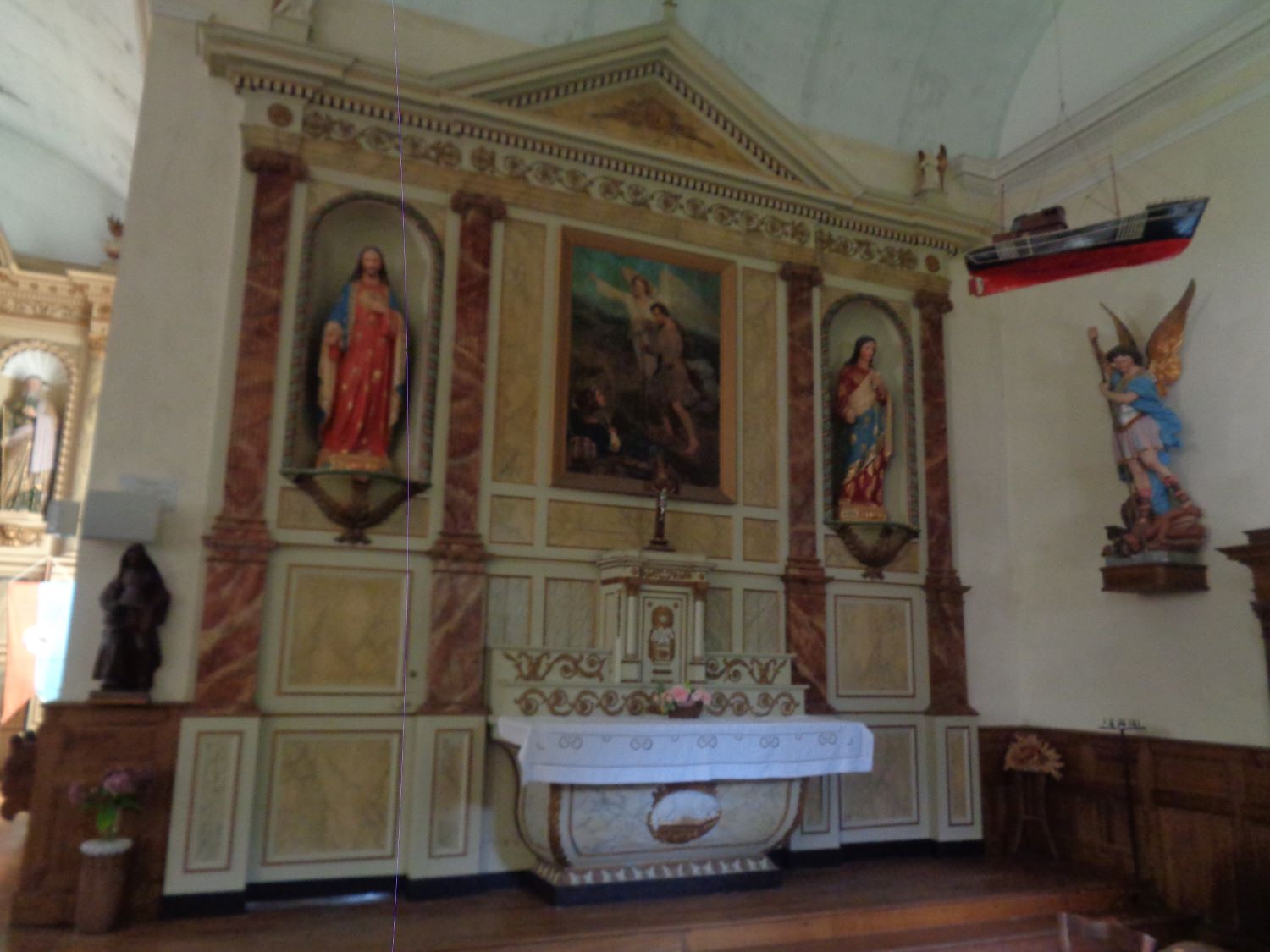 La Ville és Nonais ch Notre Dame et Sainte Anne chapel right aug24