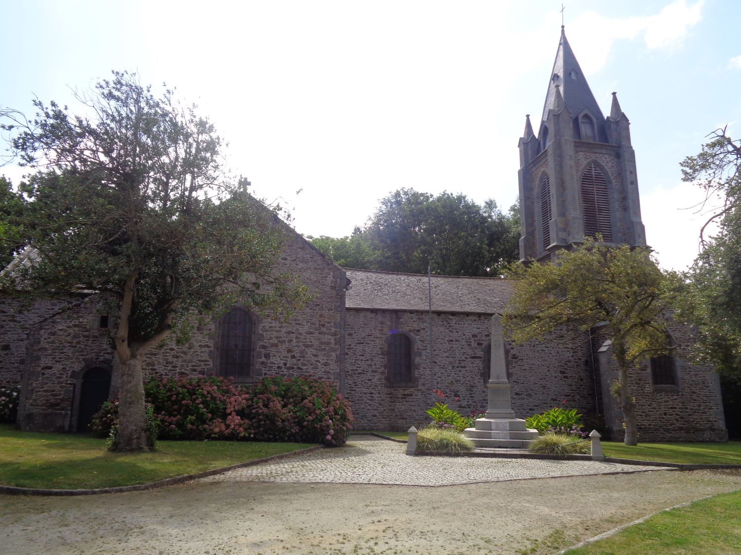 La Ville és Nonais ch Notre Dame et Sainte Anne front aug24