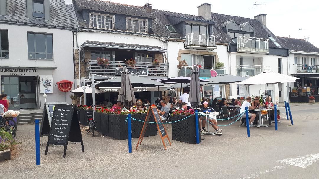 Locmariaquer Crêperie les Îles lunch at Pl Dariorigum aug24