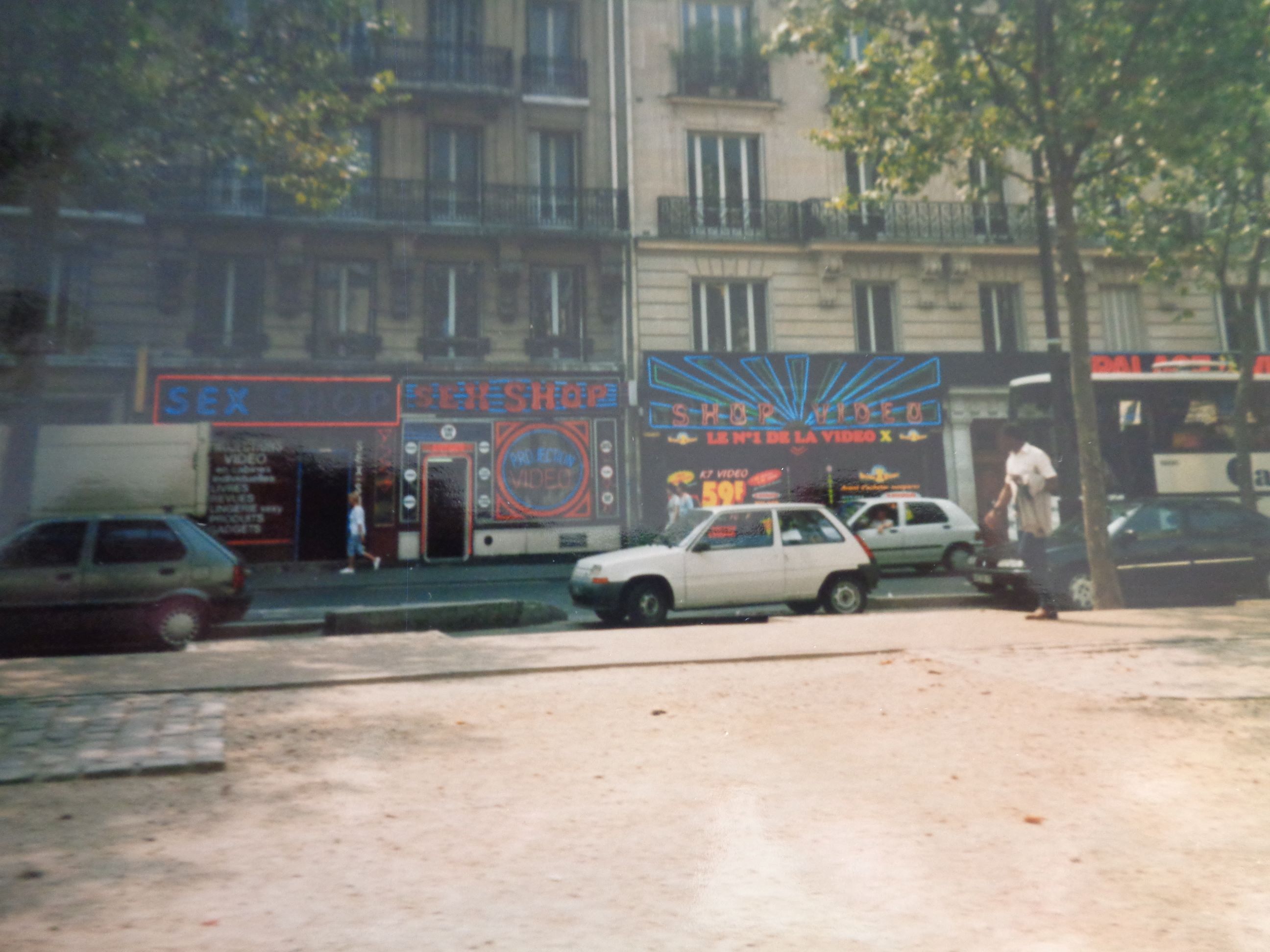 Paris sex video stores c2000