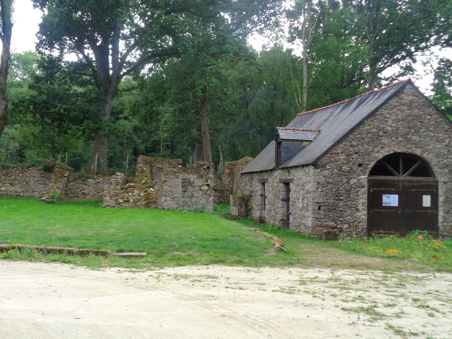 Plénée Jugon Abbaye Notre Dame de Boquen ovens aug24