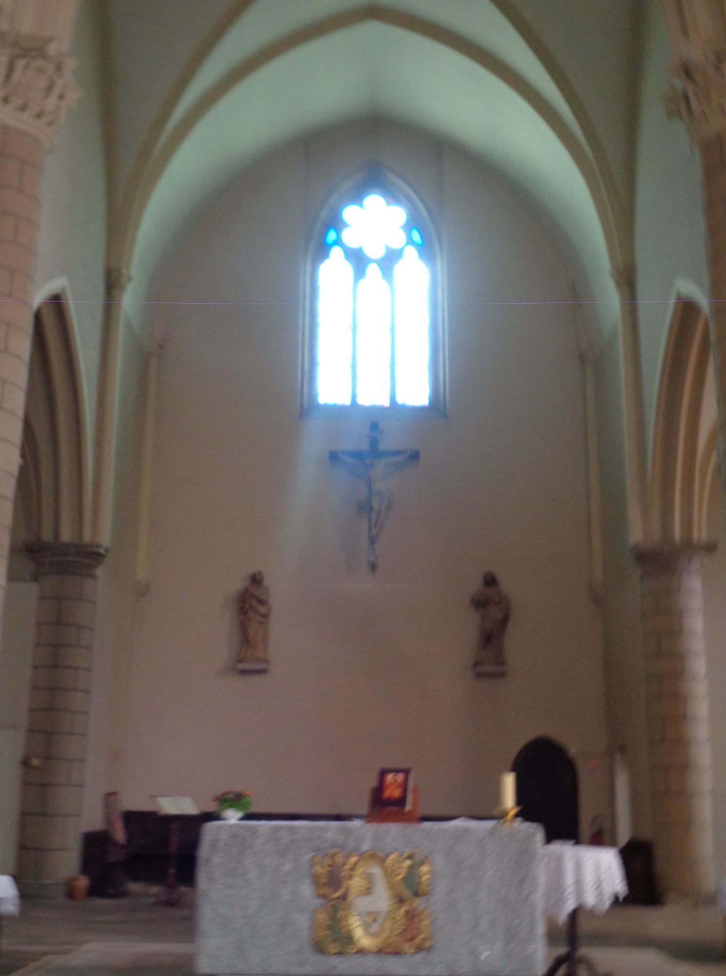 Plénée Jugon ch Saint Pierre chapel baptismal altar aug24