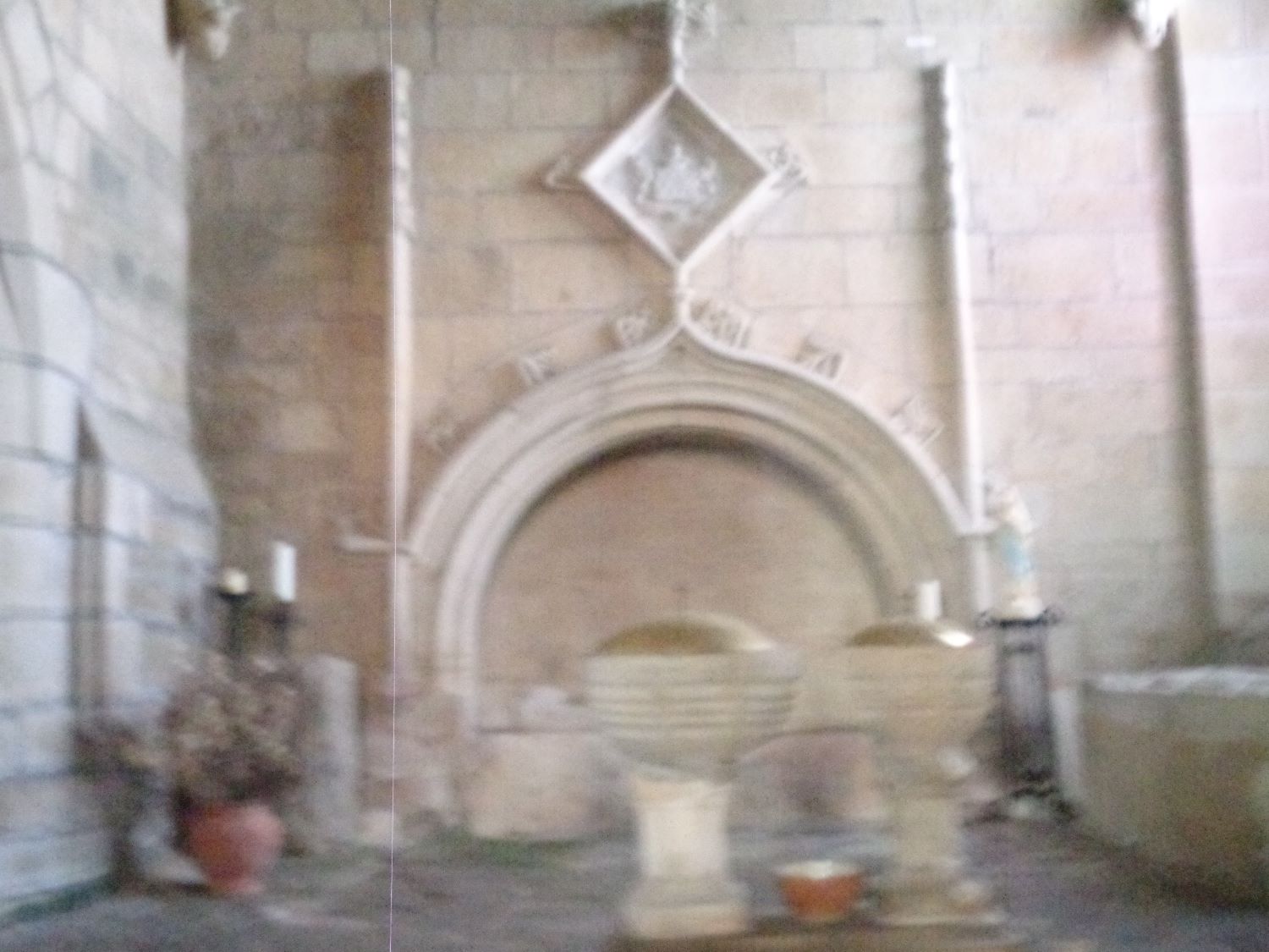 Plénée Jugon ch Saint Pierre chapel baptismal font aug24