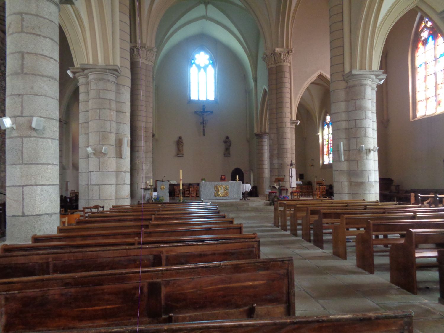 Plénée Jugon ch Saint Pierre nave to altar aug24
