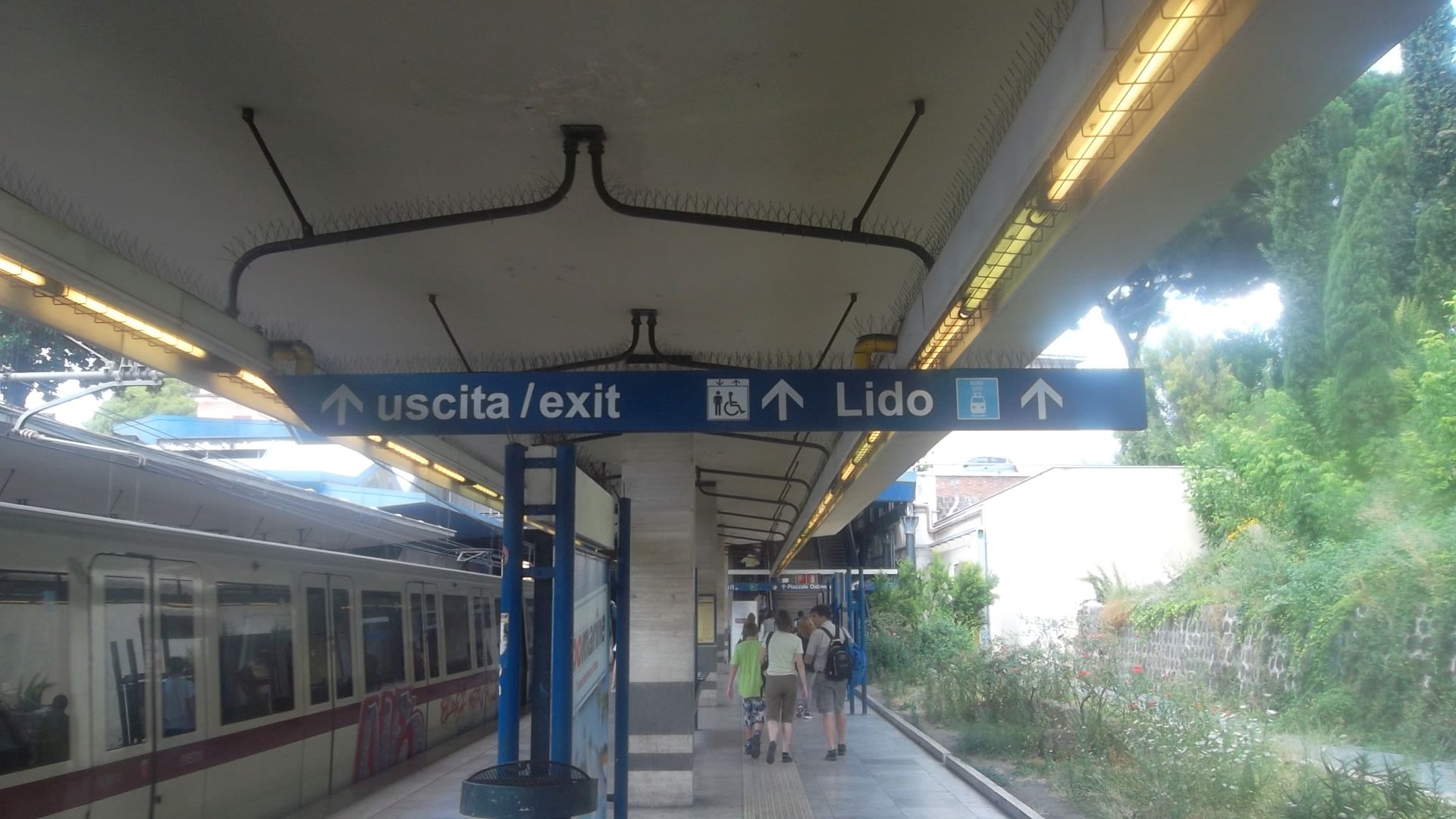 roma-metro-piramide-for-lido-roma-trains-aug13