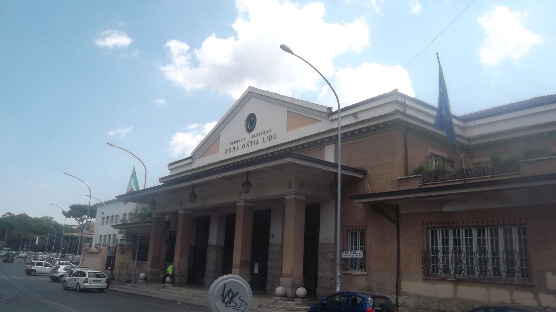 roma-trains-lido-beach-fro-piramide-aug13