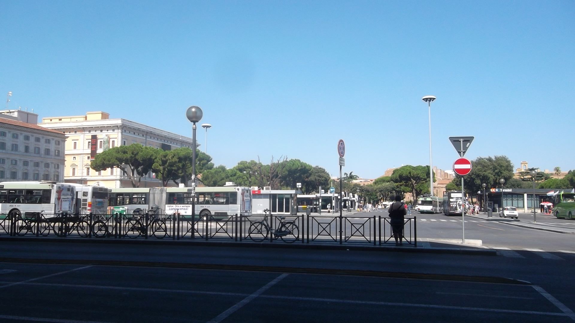 rome termini bus station aug13