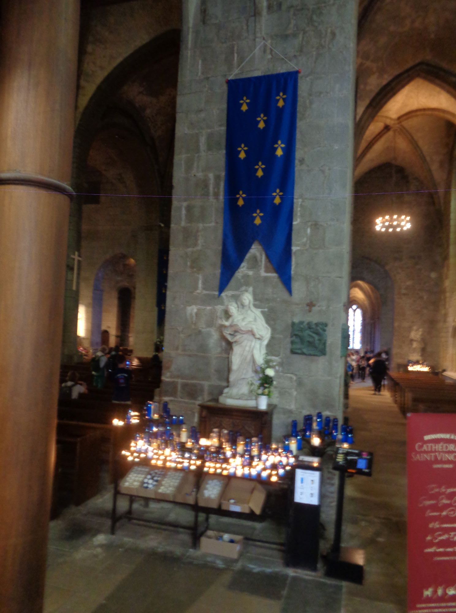 Saint Malo Cat St Vincent Virgin Mary statue aug24