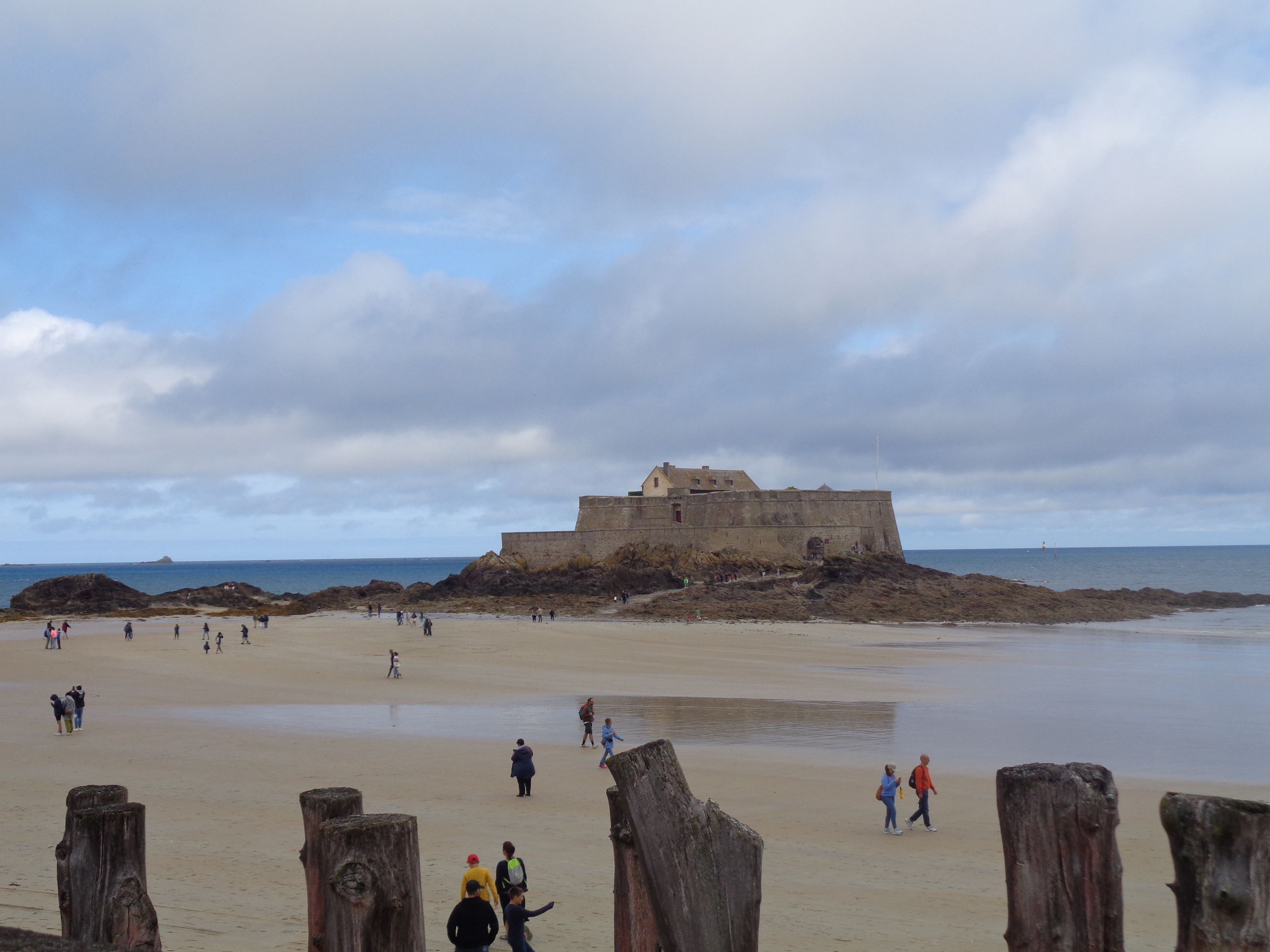 Saint Malo fort national low tide aug24