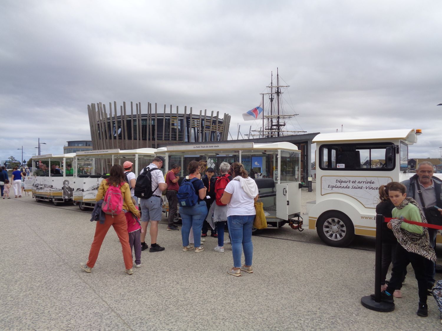 Saint Malo petit train and tourist office esplanade st vincent aug24