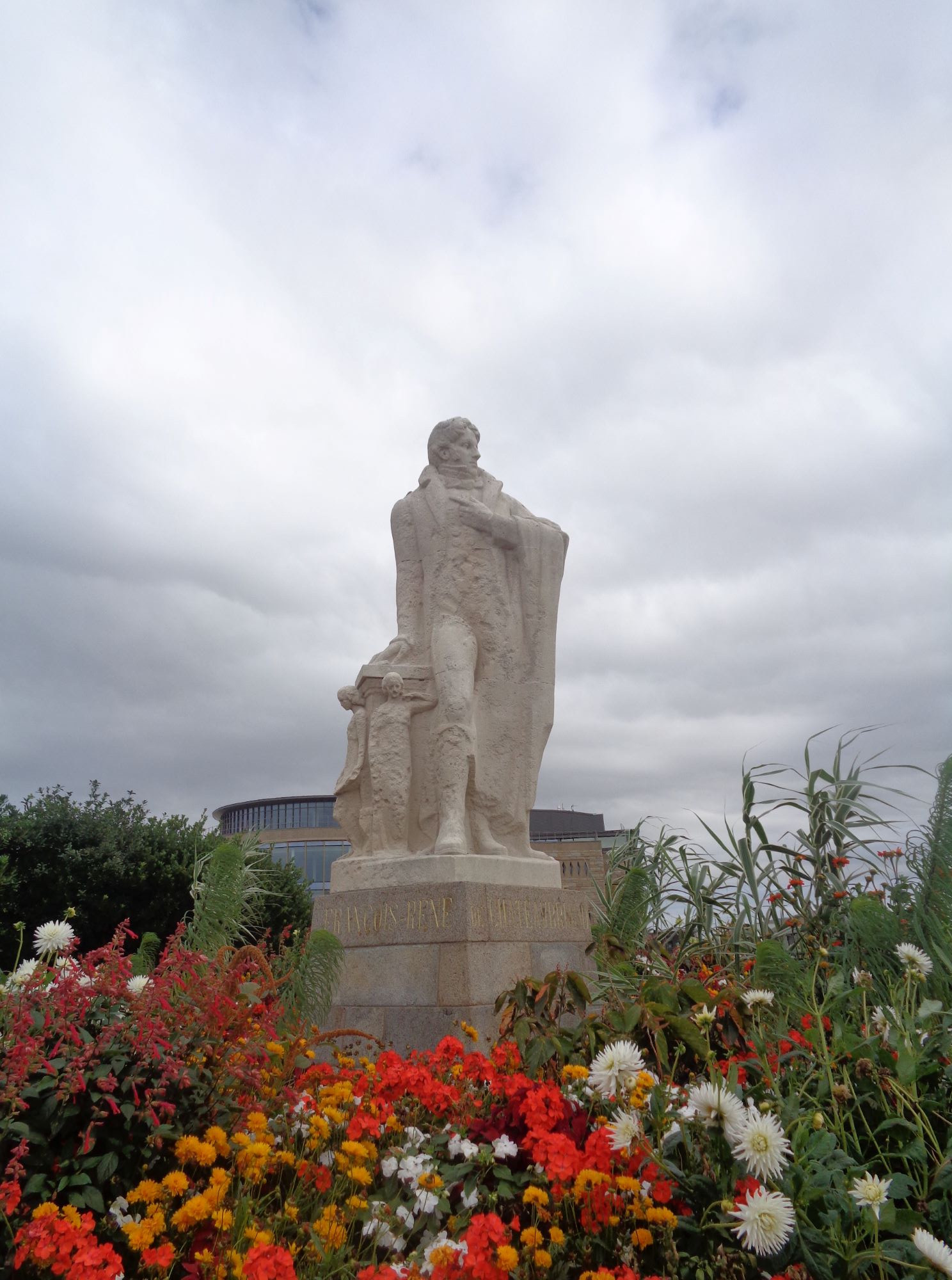 Saint Malo statue François Rene de Chateaubriand quai duguy trouin aug24