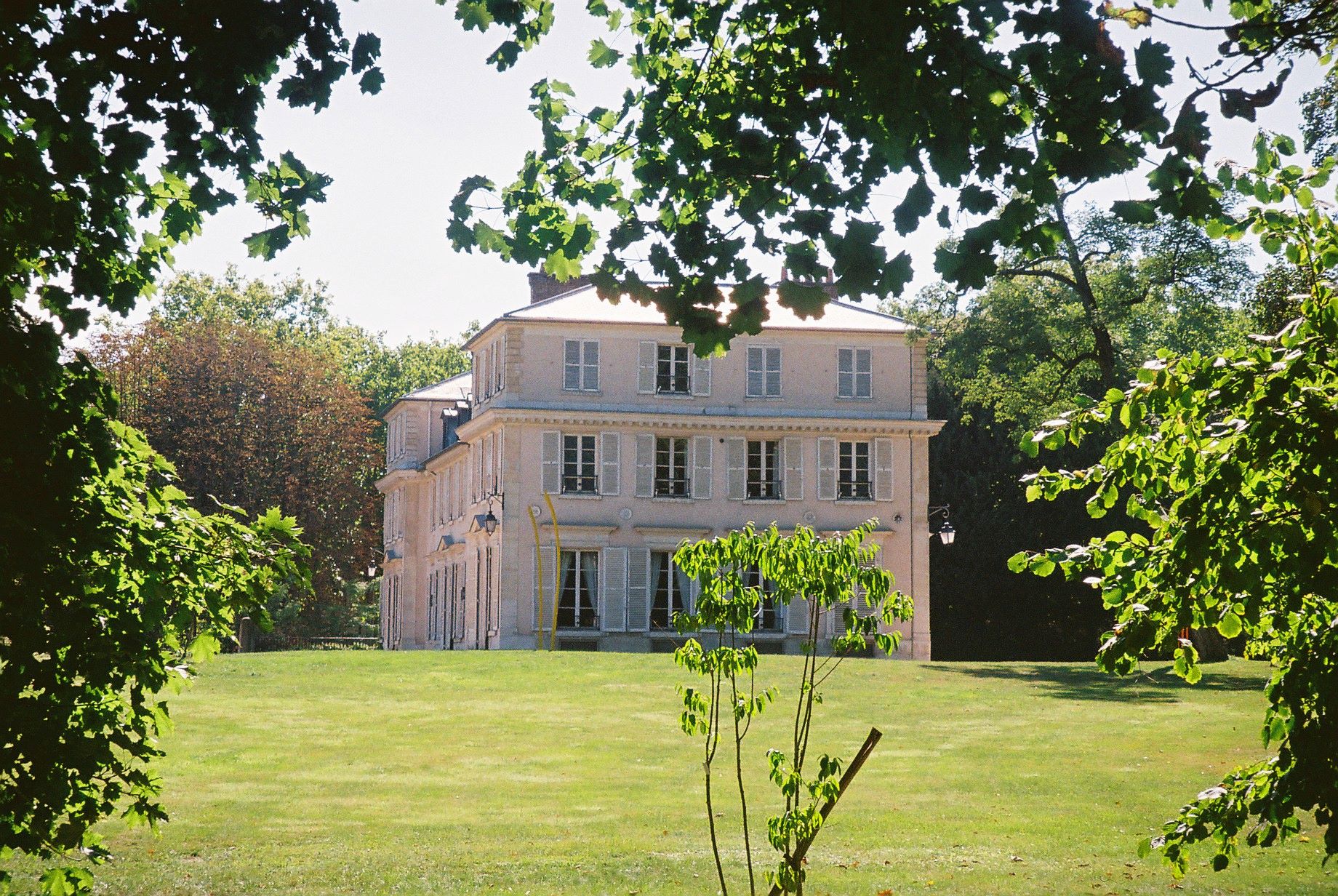 Versailles domaine madame Elizabeth garden side mar13