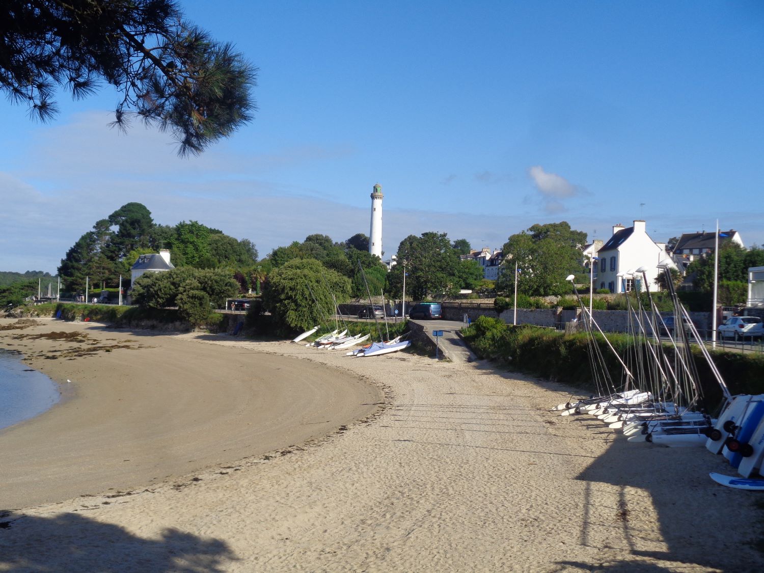 Benodet lighthouse pyramide from square marteville sep24