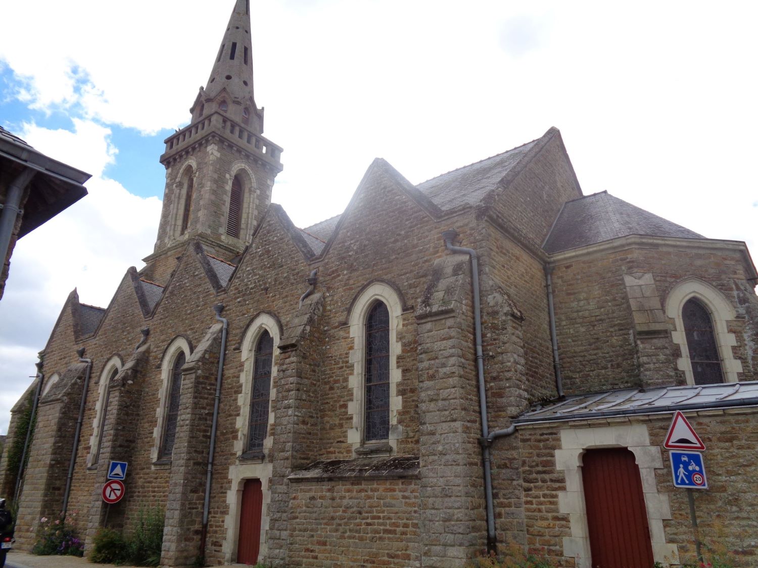 branderion-ch-saint-pierre-side-belltower-jul22