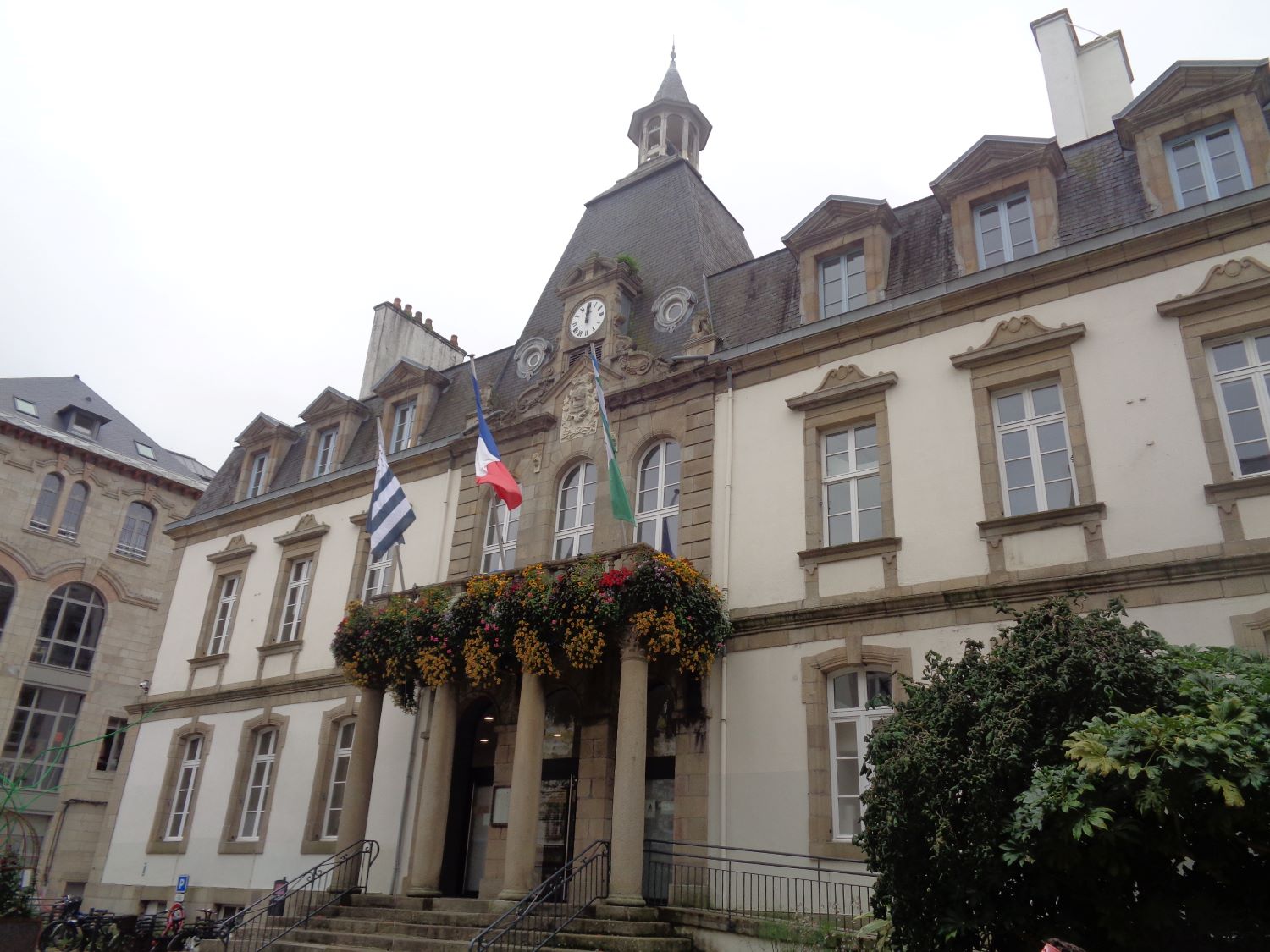 Lannion hôtel de ville front sep24