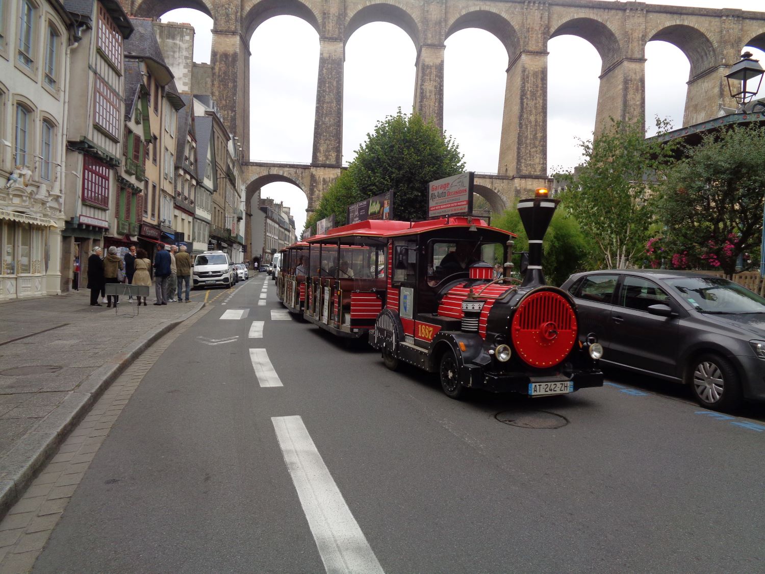 Morlaix petit train pl des otages near viaduc sep24