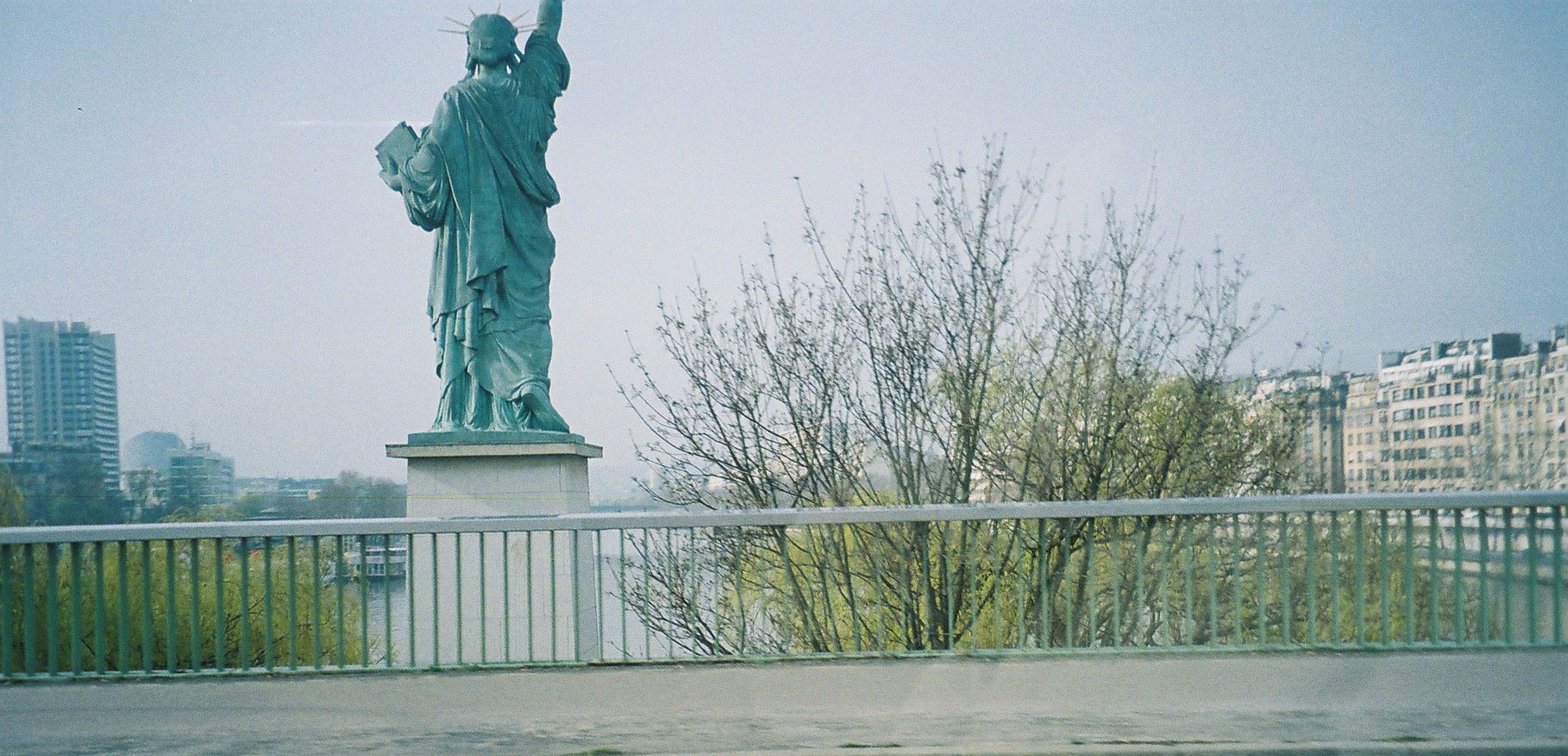 Paris pont de Grenelle cadets de Saumur statue of liberty mar11