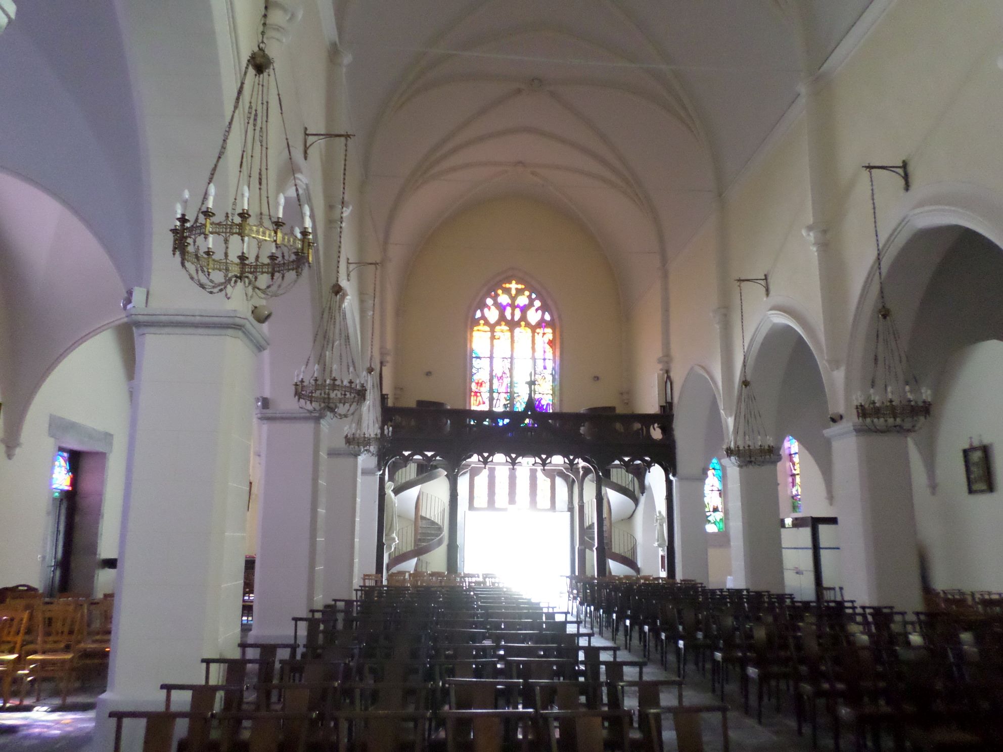 plelan-le-grand-eg-st-pierre-fr-altar-to-back-apr14