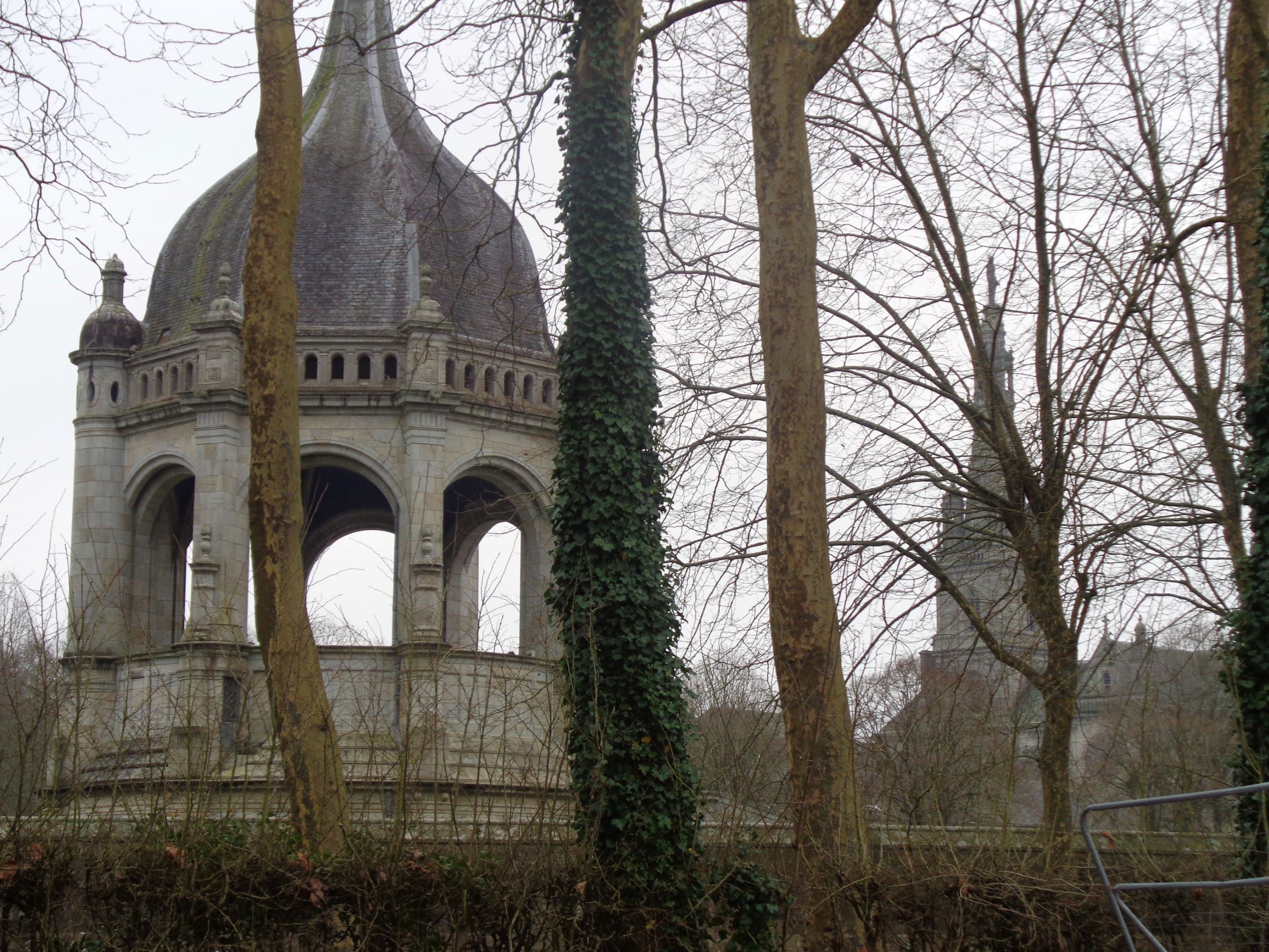 Sainte Anne d'Auray mon to Bretons back jan23