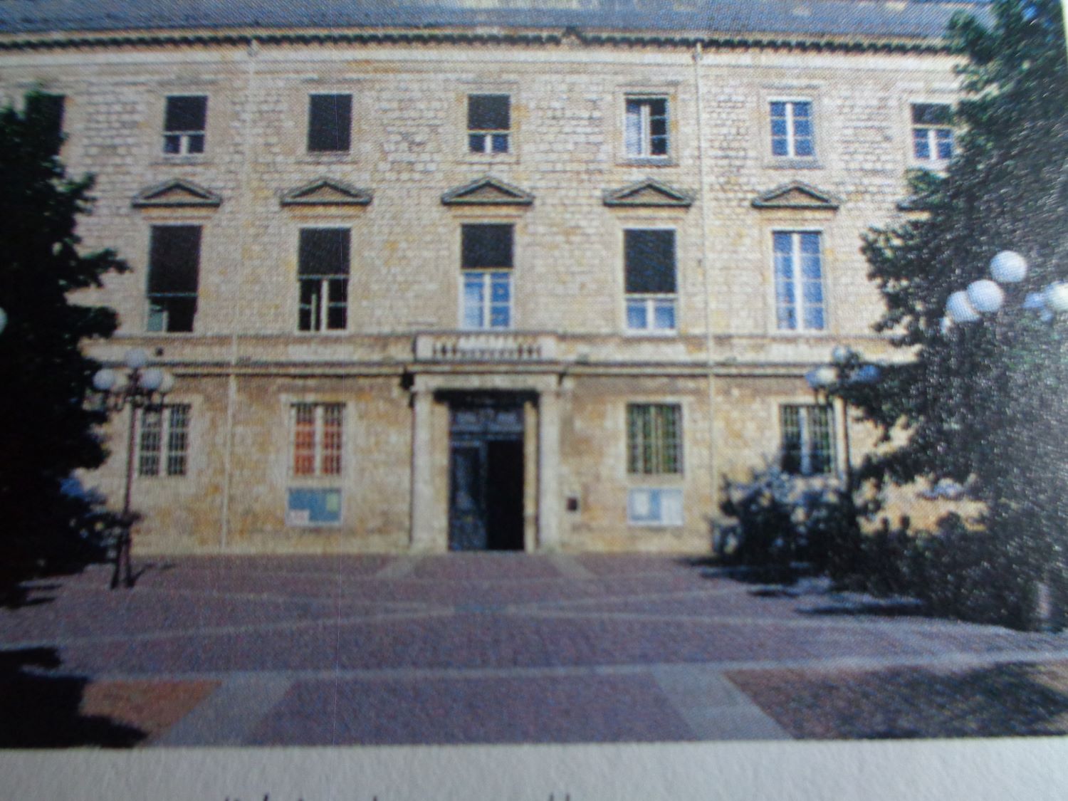 Agen hôtel de ville front jul10