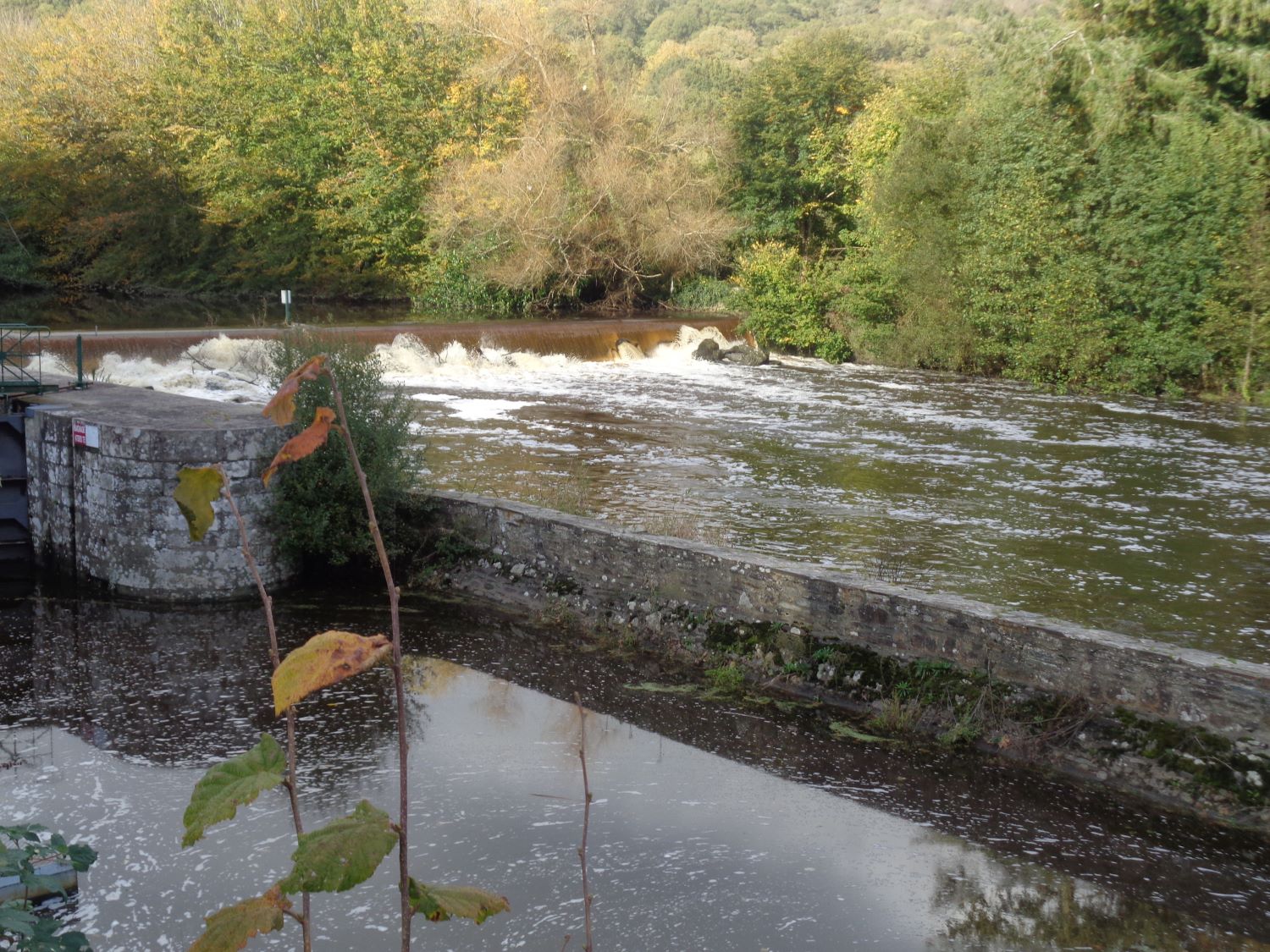 Bon Repos sur Blavet Blavet river ecluse de Bon Repos oct24