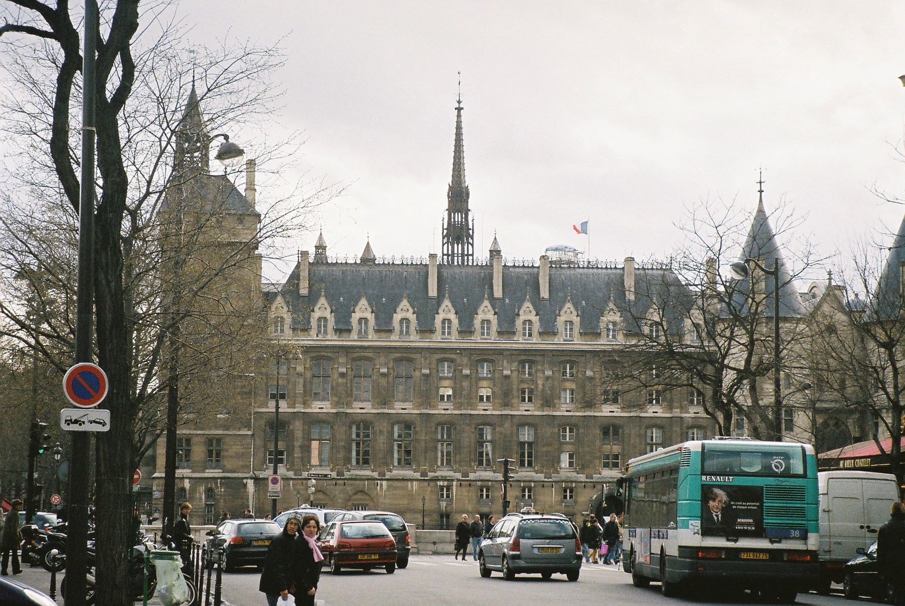 Paris Conciergerie side mar07