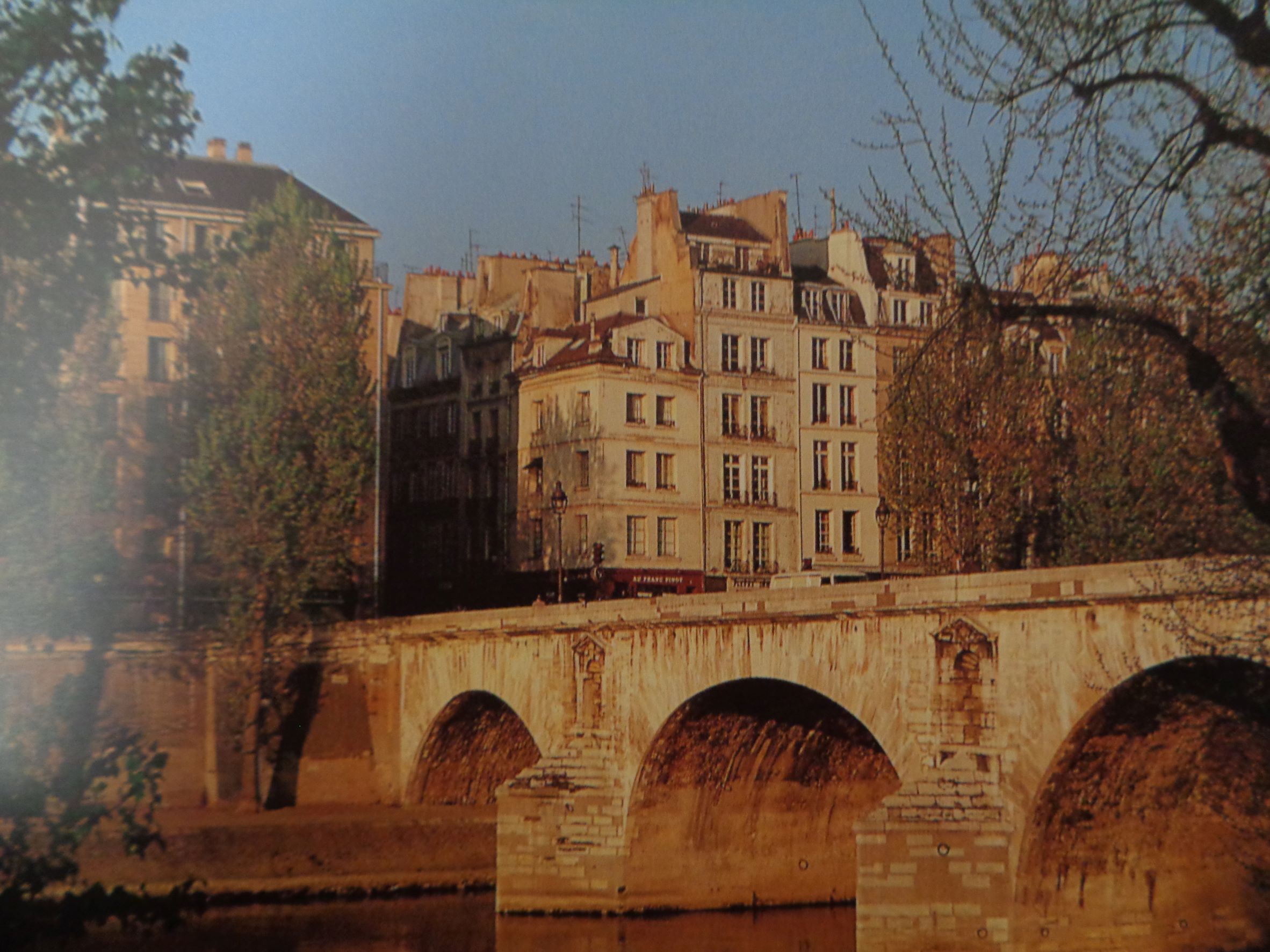 paris pont marie sur Île Saint Louis c1999