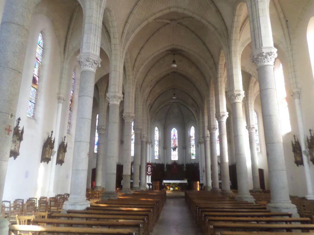 penestin ch saint gildas nave to altar oct19