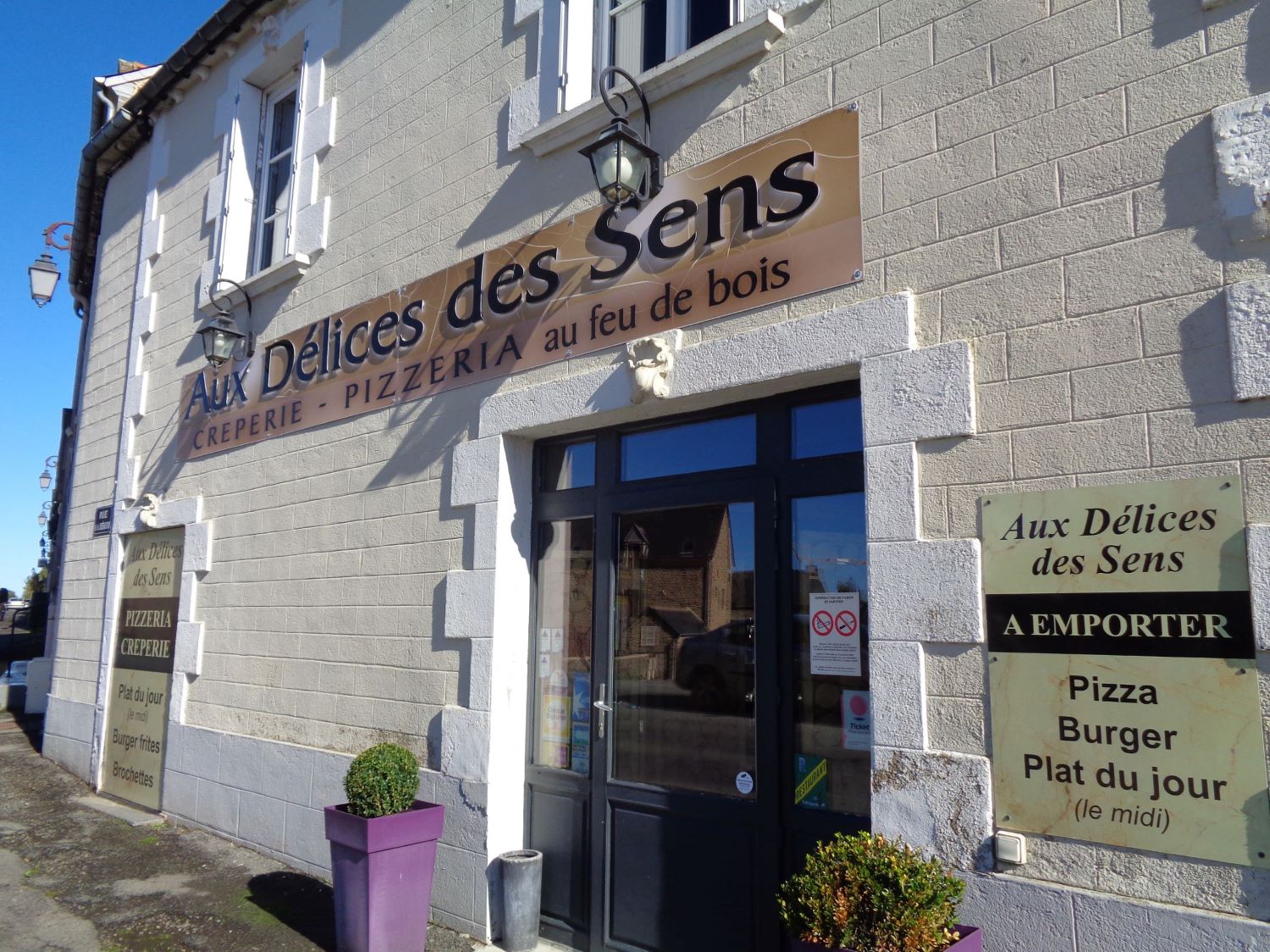 pleugueneuc-aux-delices-des-sens-pizzeria-resto-front-oct22