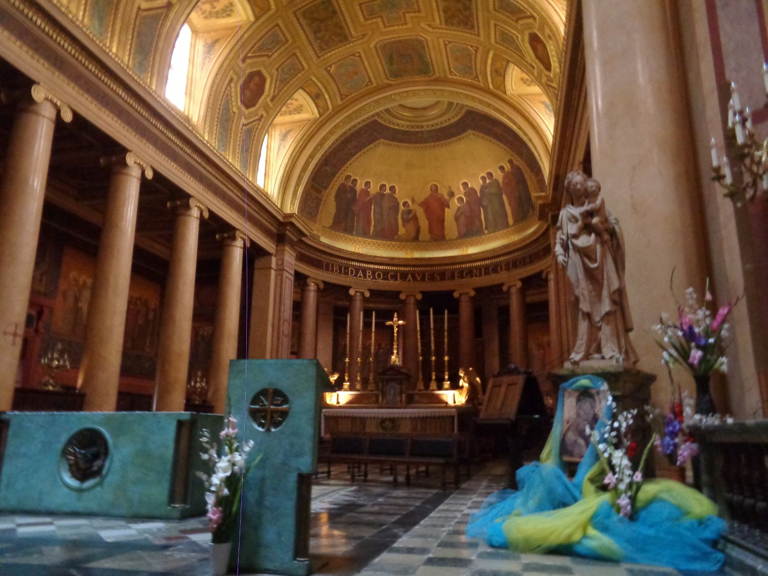 Rennes Cat Saint Pierre altar oct24