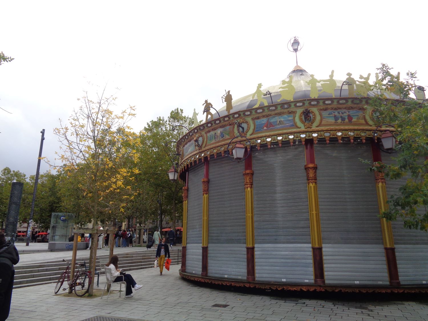 Rennes place Sainte Anne carrousel oct24