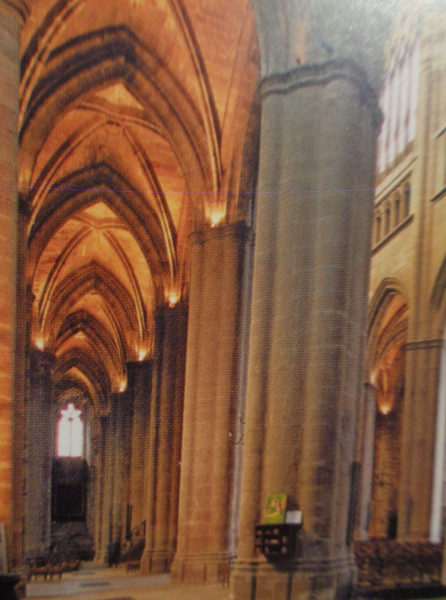 Rodez Cathédrale Notre Dame nave grandes arcades gothic c2007