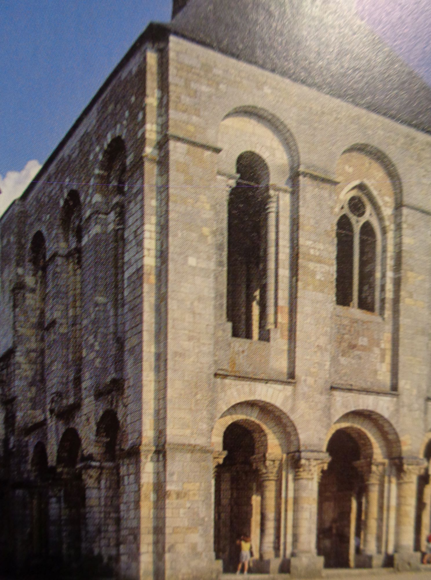 Saint Benoît sur Loire bas st benoît tour porche front c2008