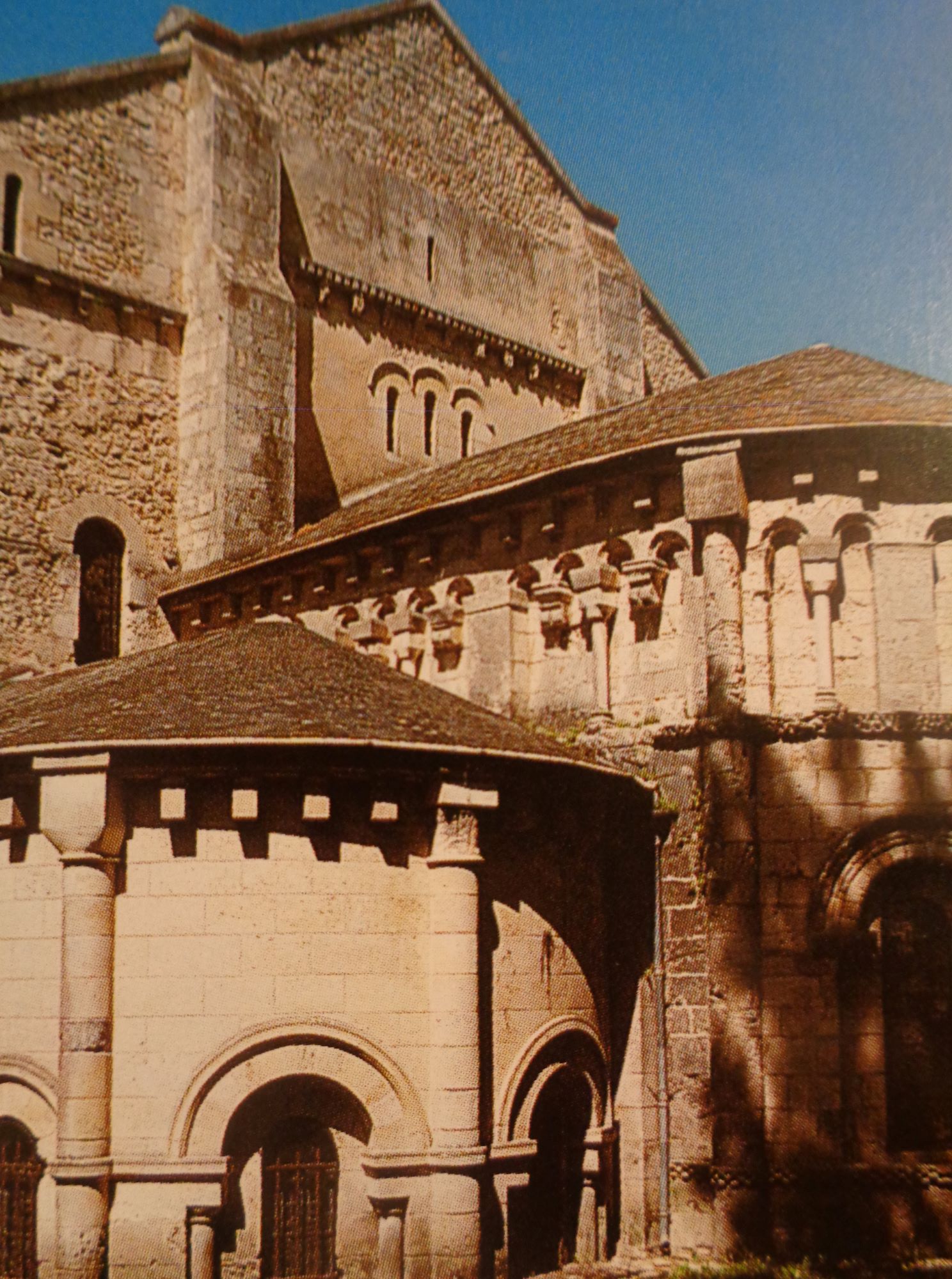 Soulac sur Mer bas Notre Dame de la Fin des Terres c2005
