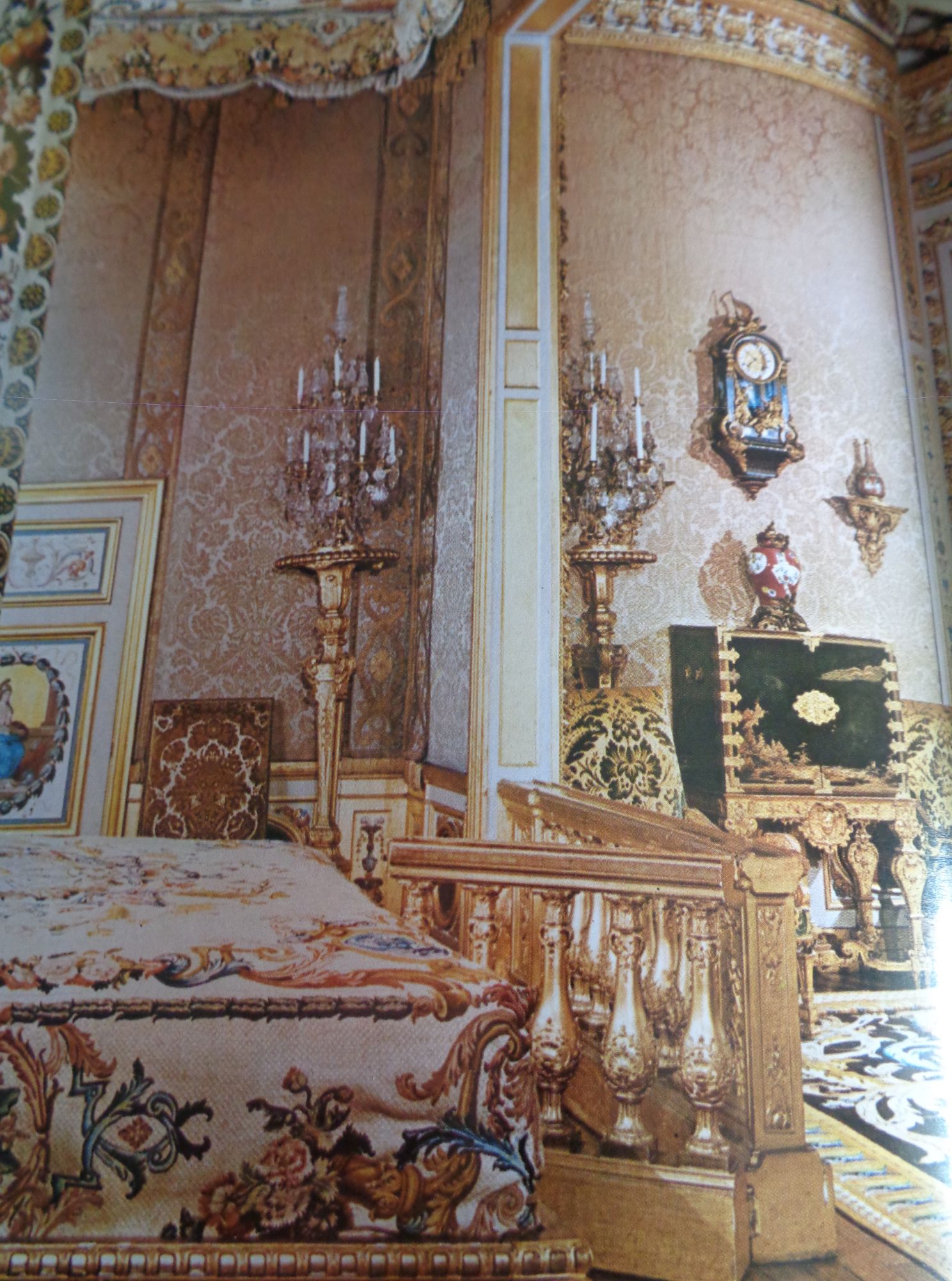 Vaux le Vicomte castle chambre du roi c2004