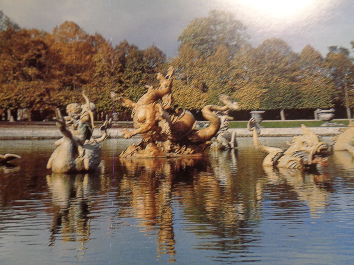 Versailles castle gardens bassin des dragons mar09