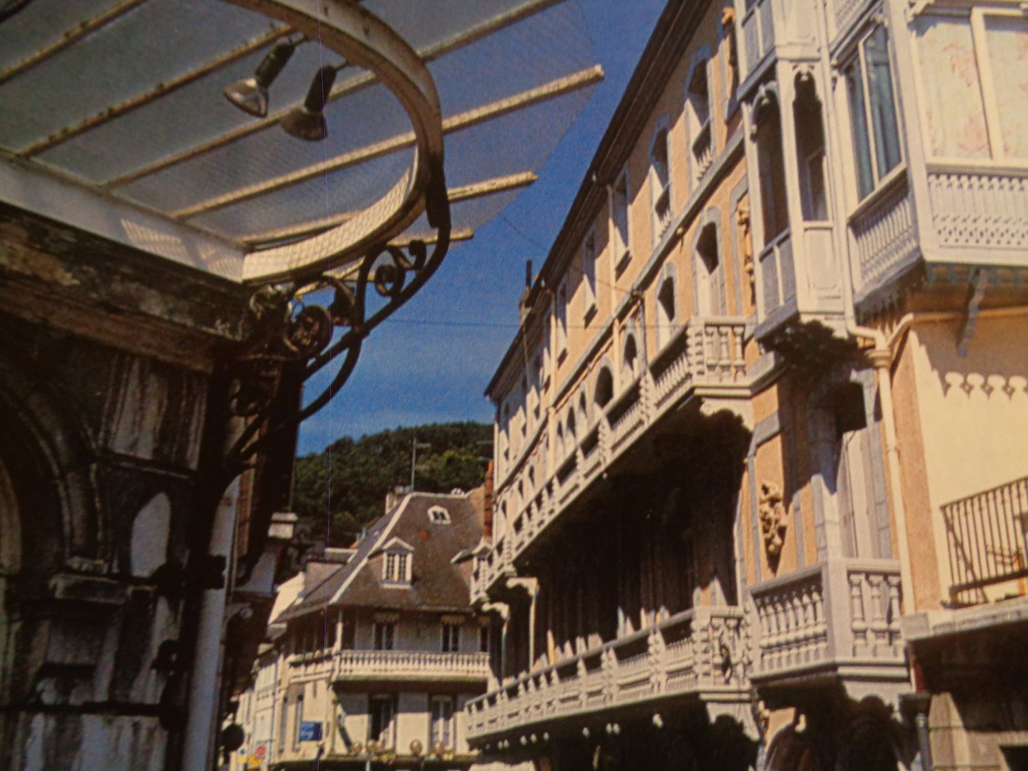 Bagnéres de Bigorre allés Coustous architecture c2009