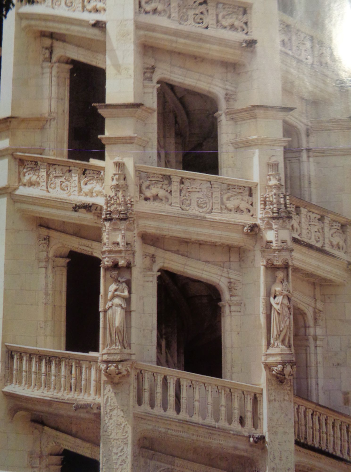 Blois Château monumental escalier facade François Ier c2009