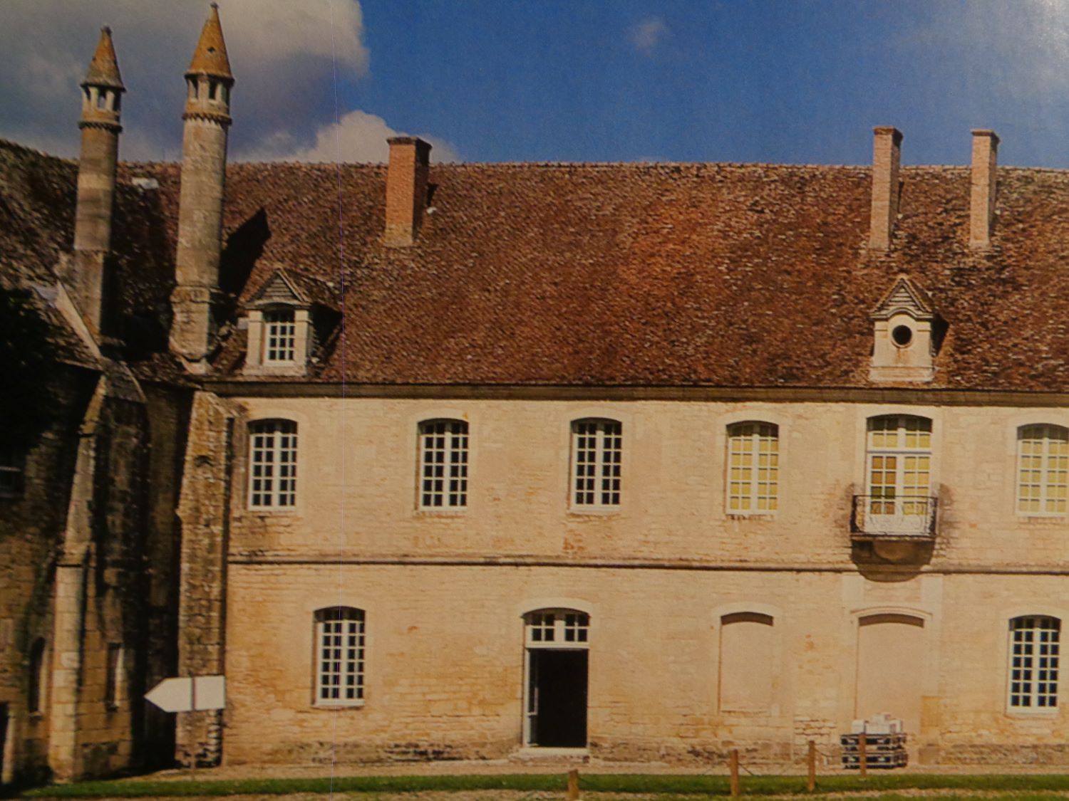 Bruére-Allichamps abbaye de Noirlac front c2009
