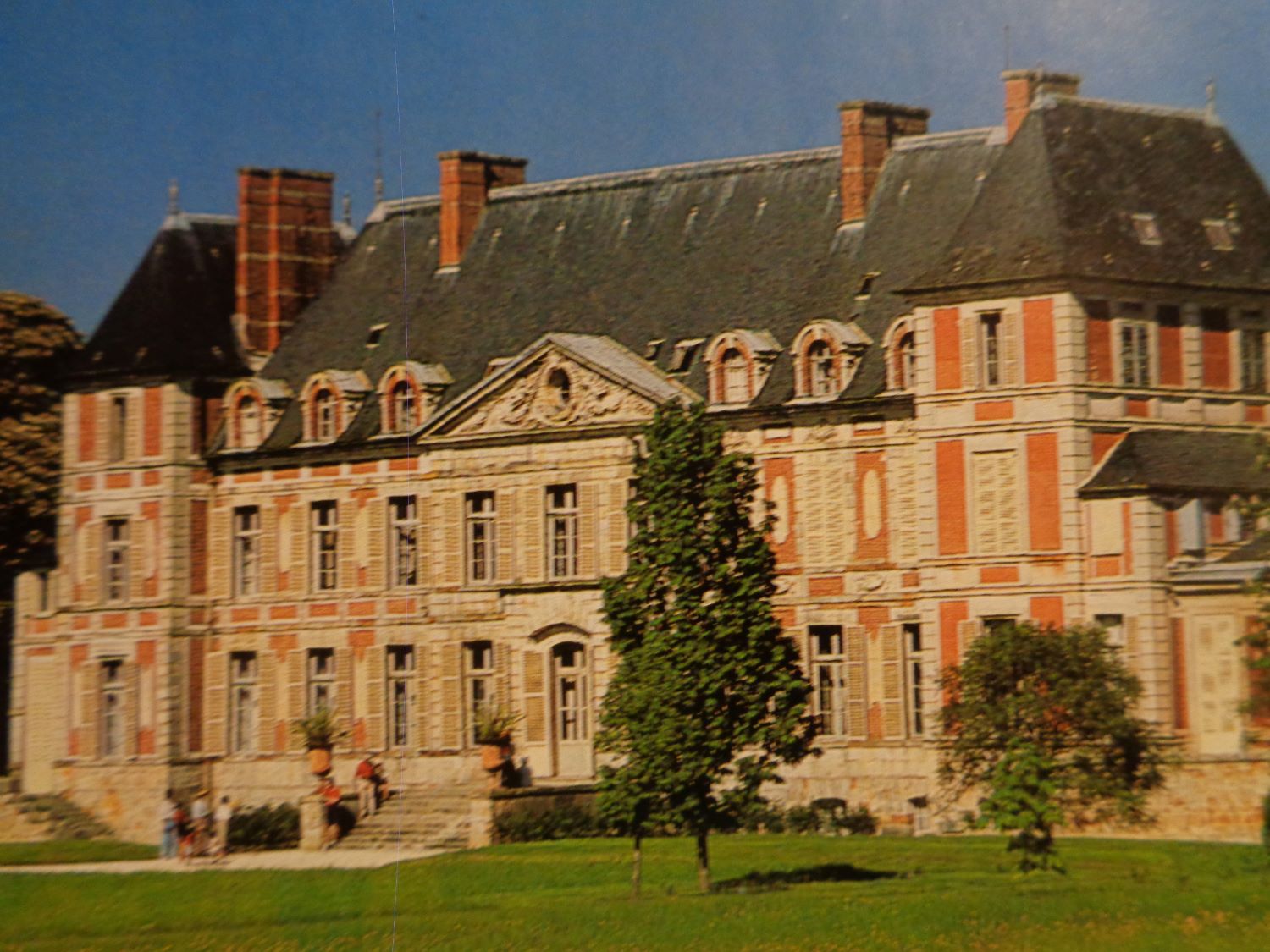 Courson Château de Courson front c2009