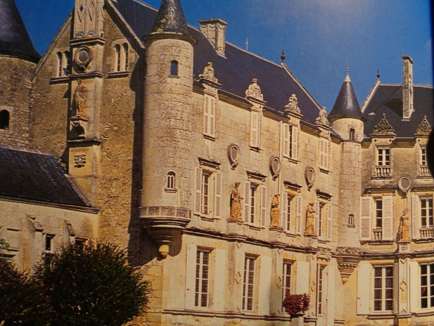 Fontenay le Comte château de Terre Neuve front c2009