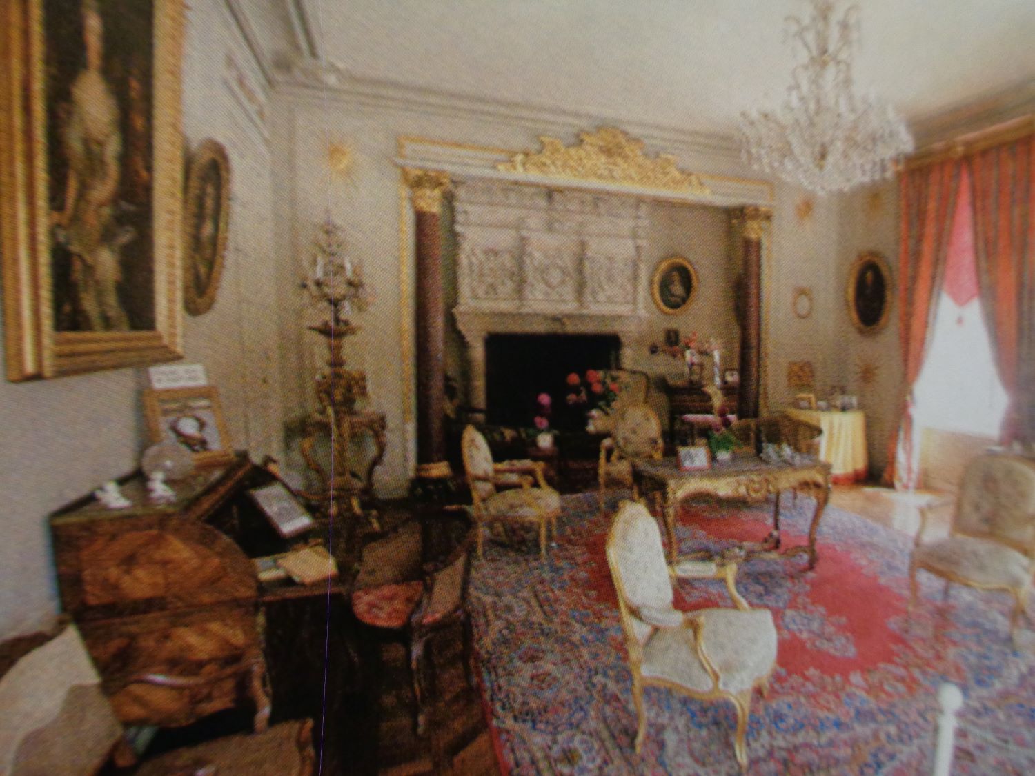 Fontenay le Comte château de Terre Neuve grand salon cheminee c2009