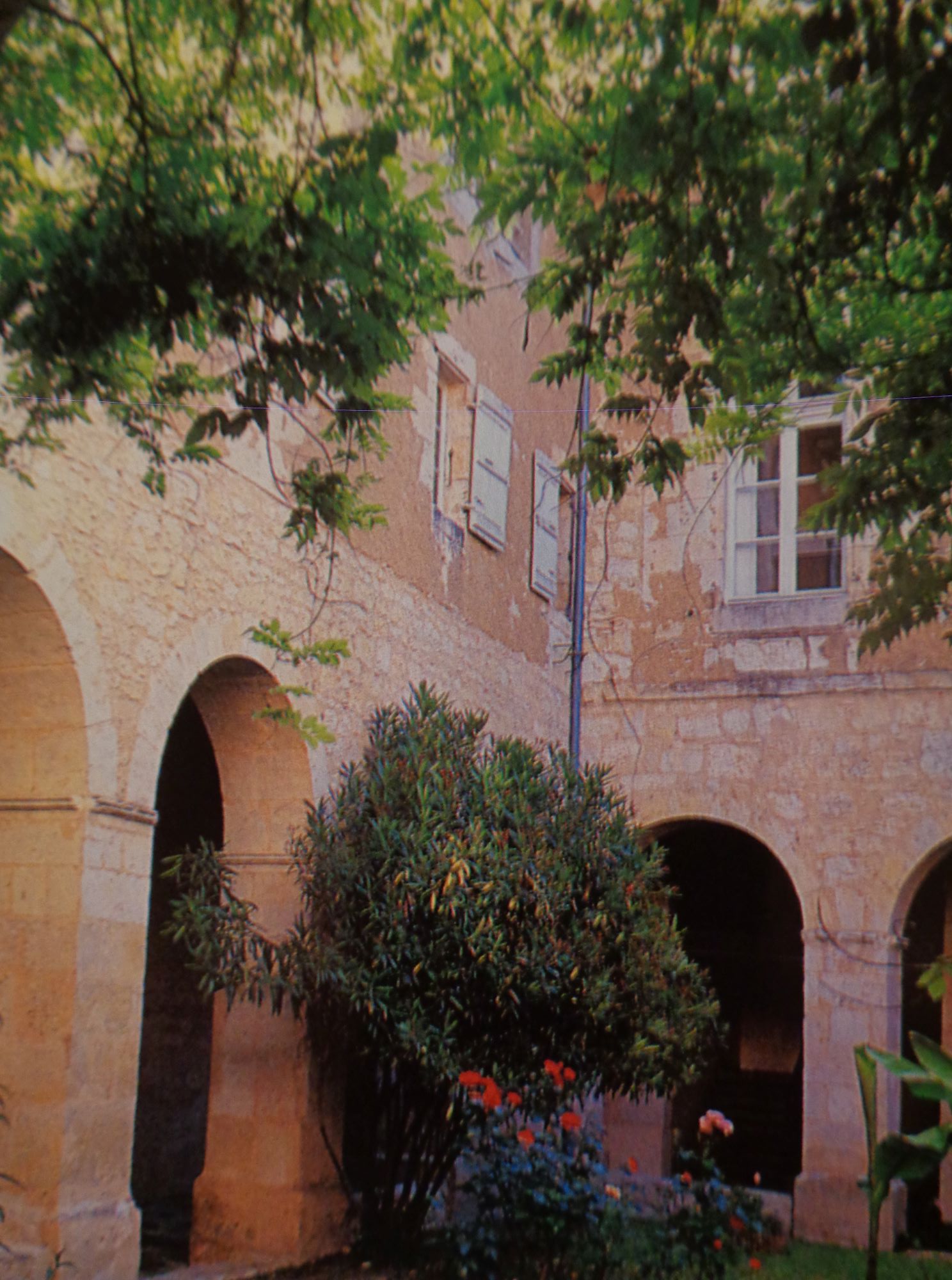 Lectoure couvent des clarisses cloister now school c2009