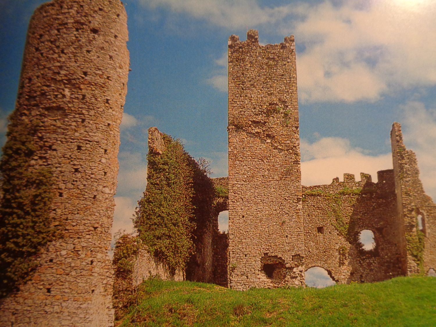Montespan château 12-15C ruins c2010