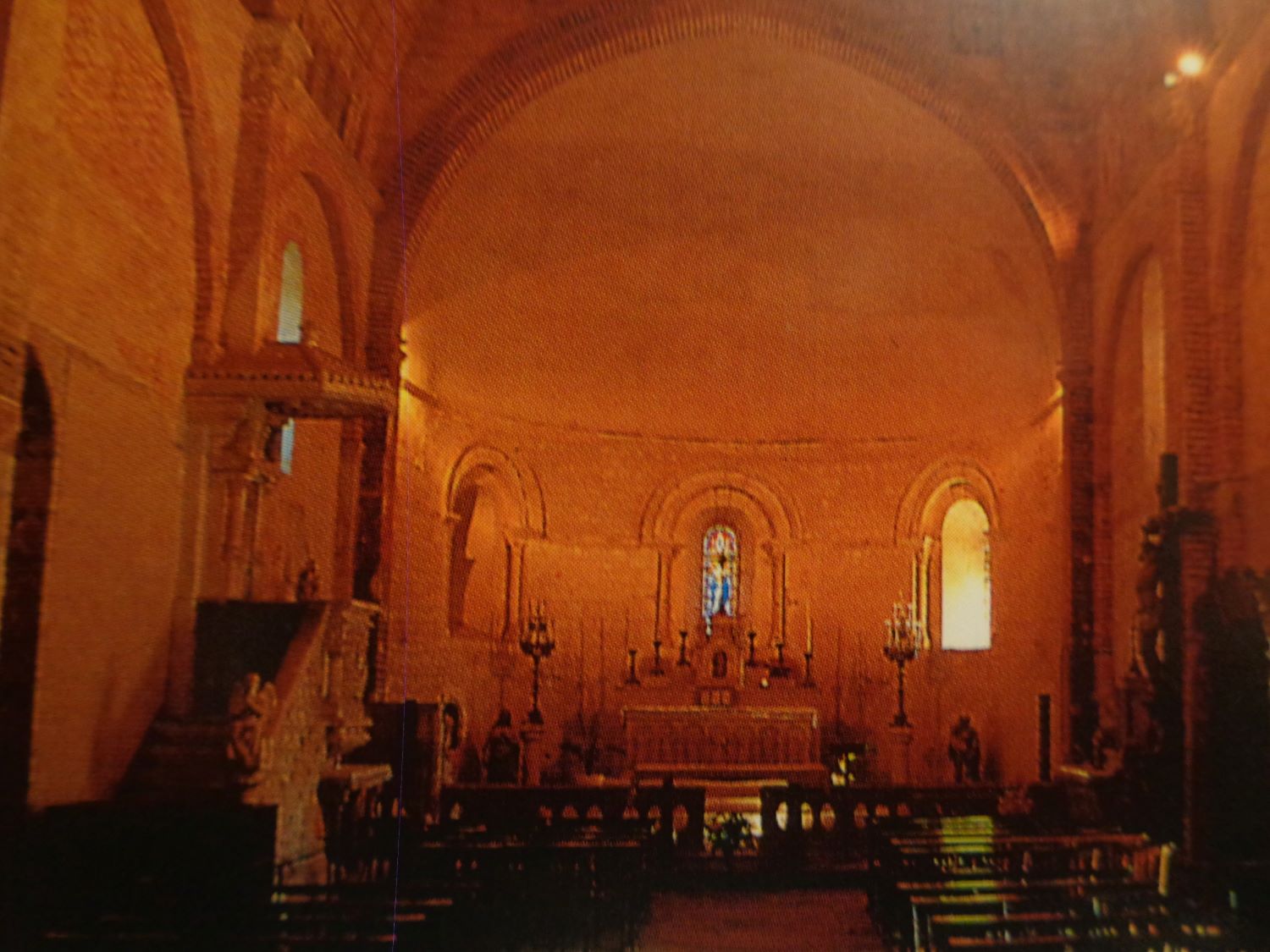 Montsaunés ch Saint Christophe nave to altar c2010