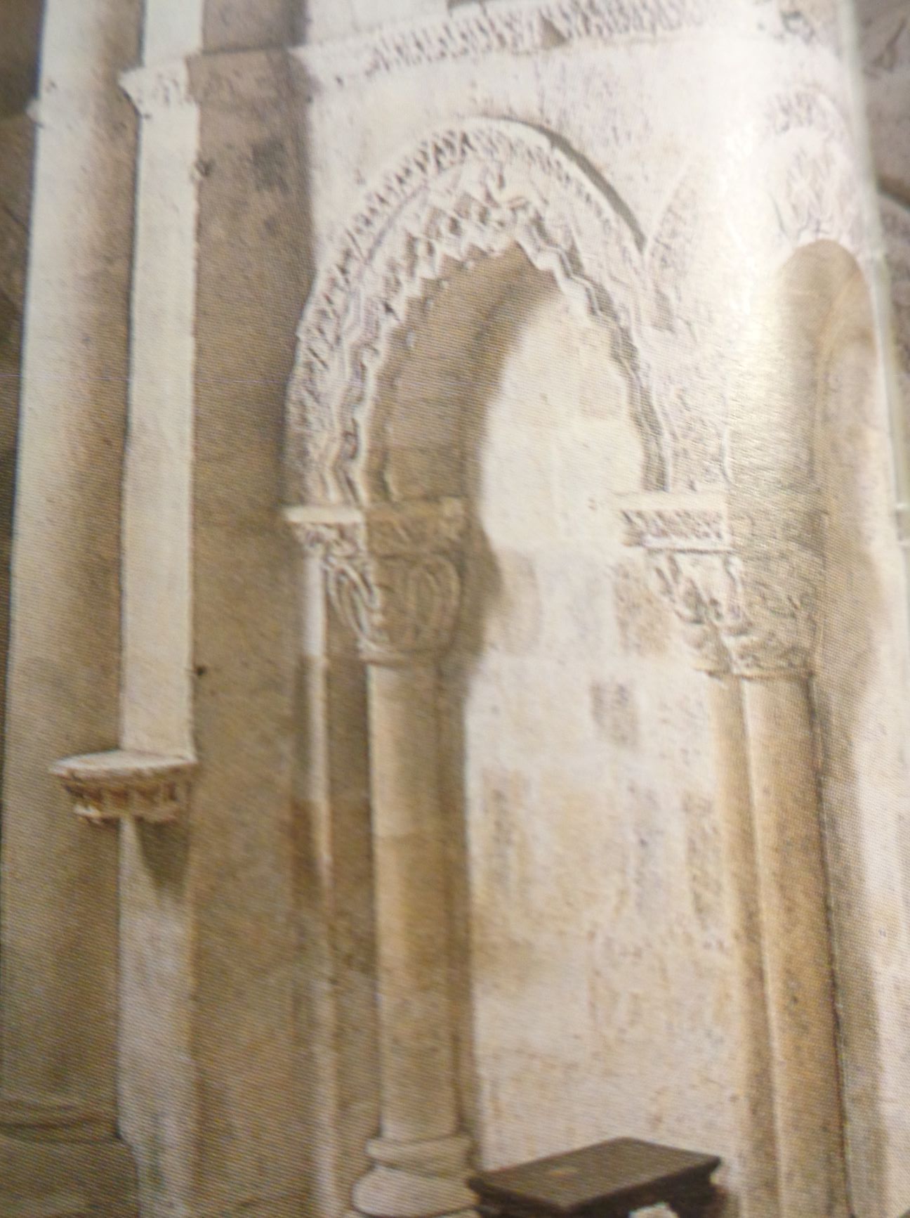 Moulis ch Saint Saturnin choir romanesque c2009