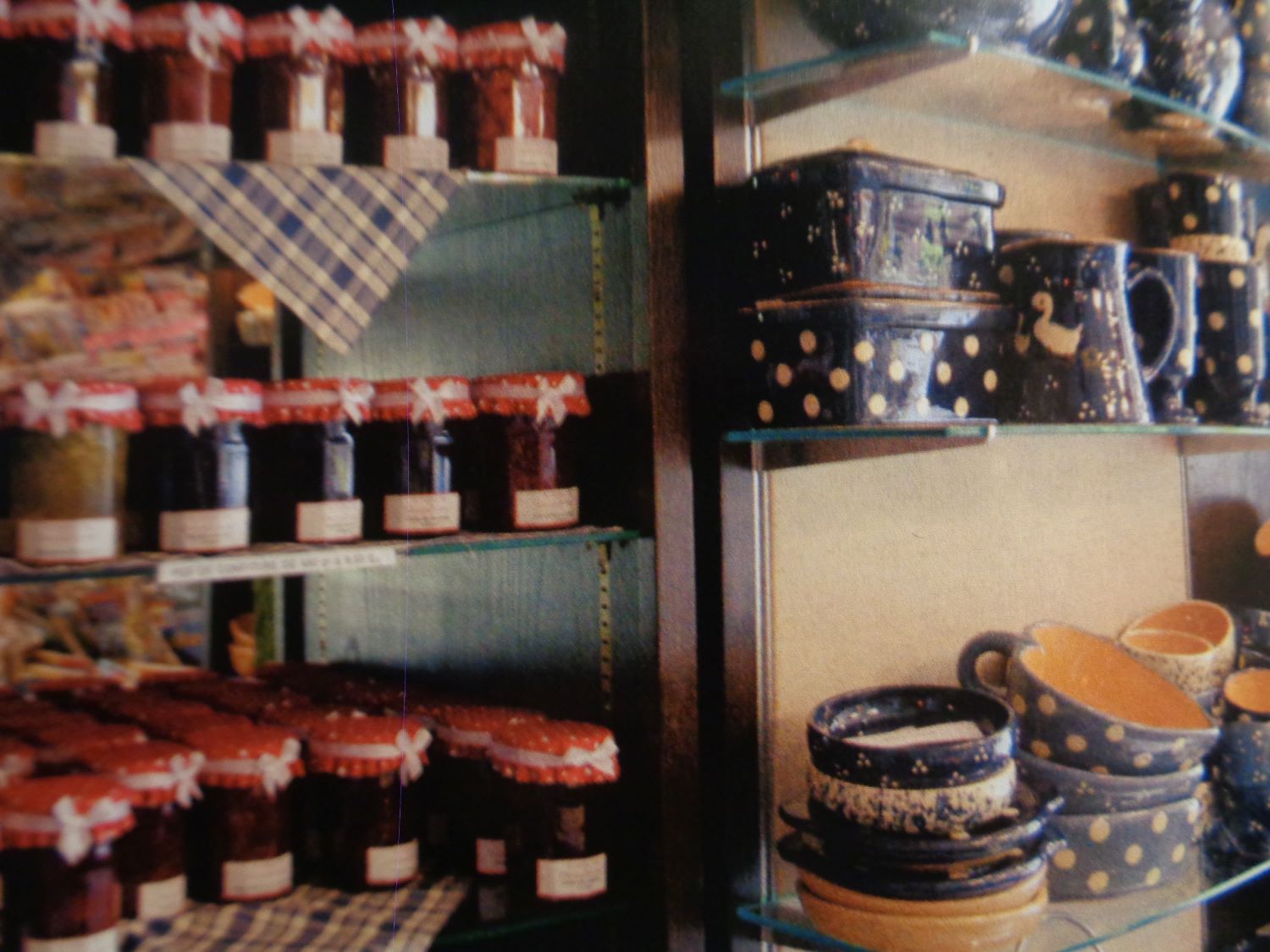 Niedermorschwihr au maison des trois epis inside shelves c2009