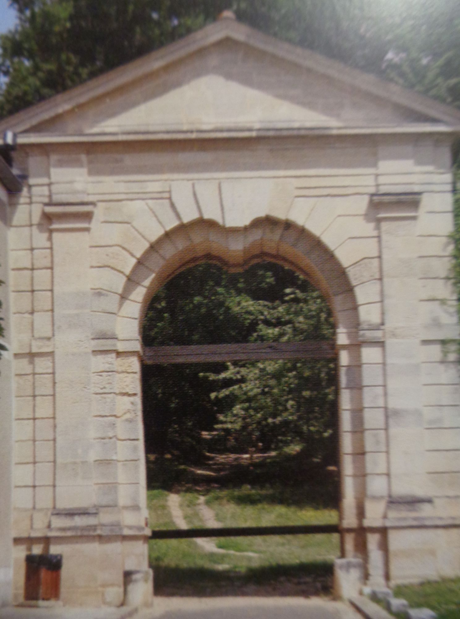 Noisy le Roi porte criton ou gondi ave du fort c2010