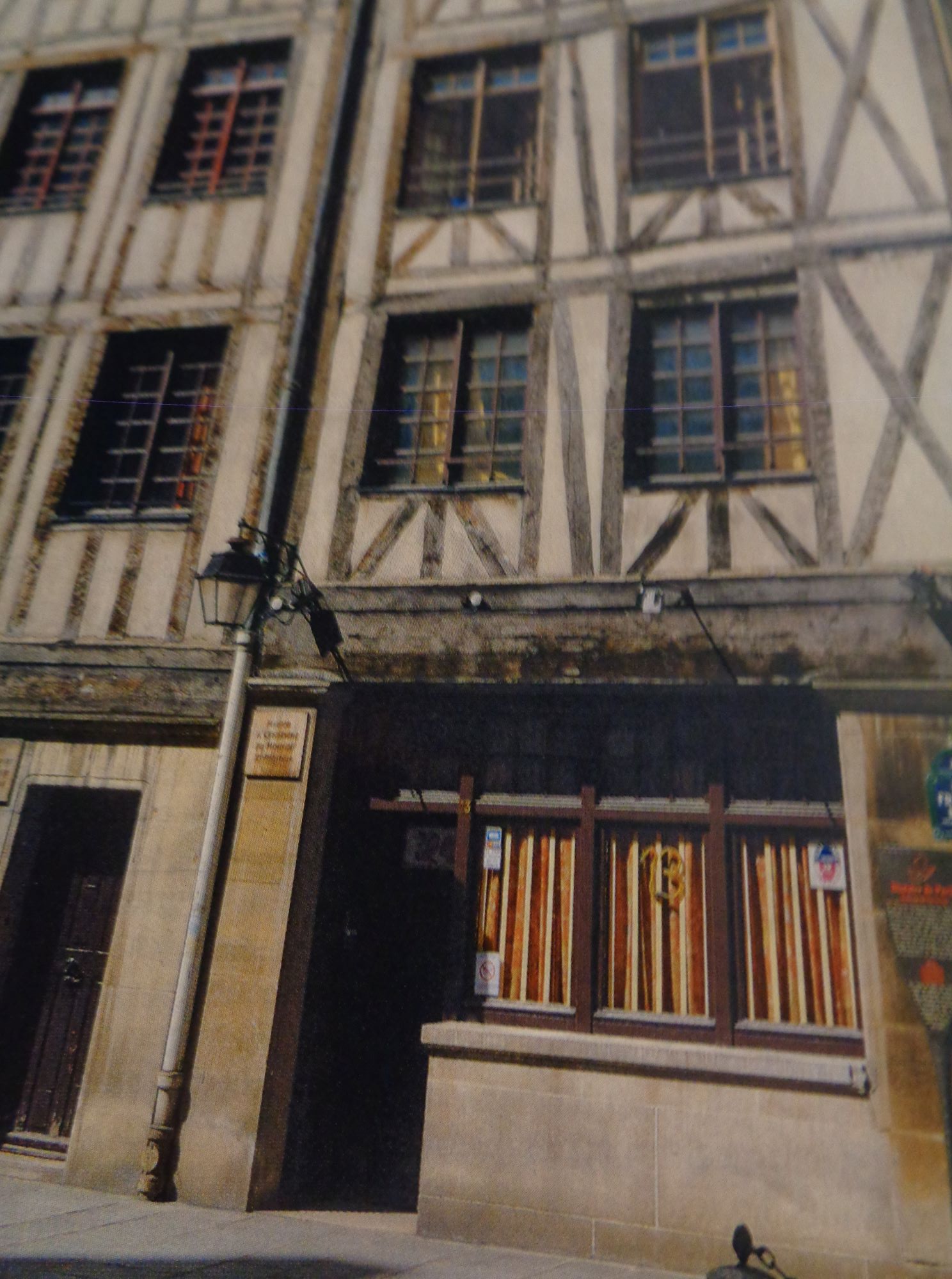 Paris rue François Miron 11-13 enseigne mouton et faucheur c2009